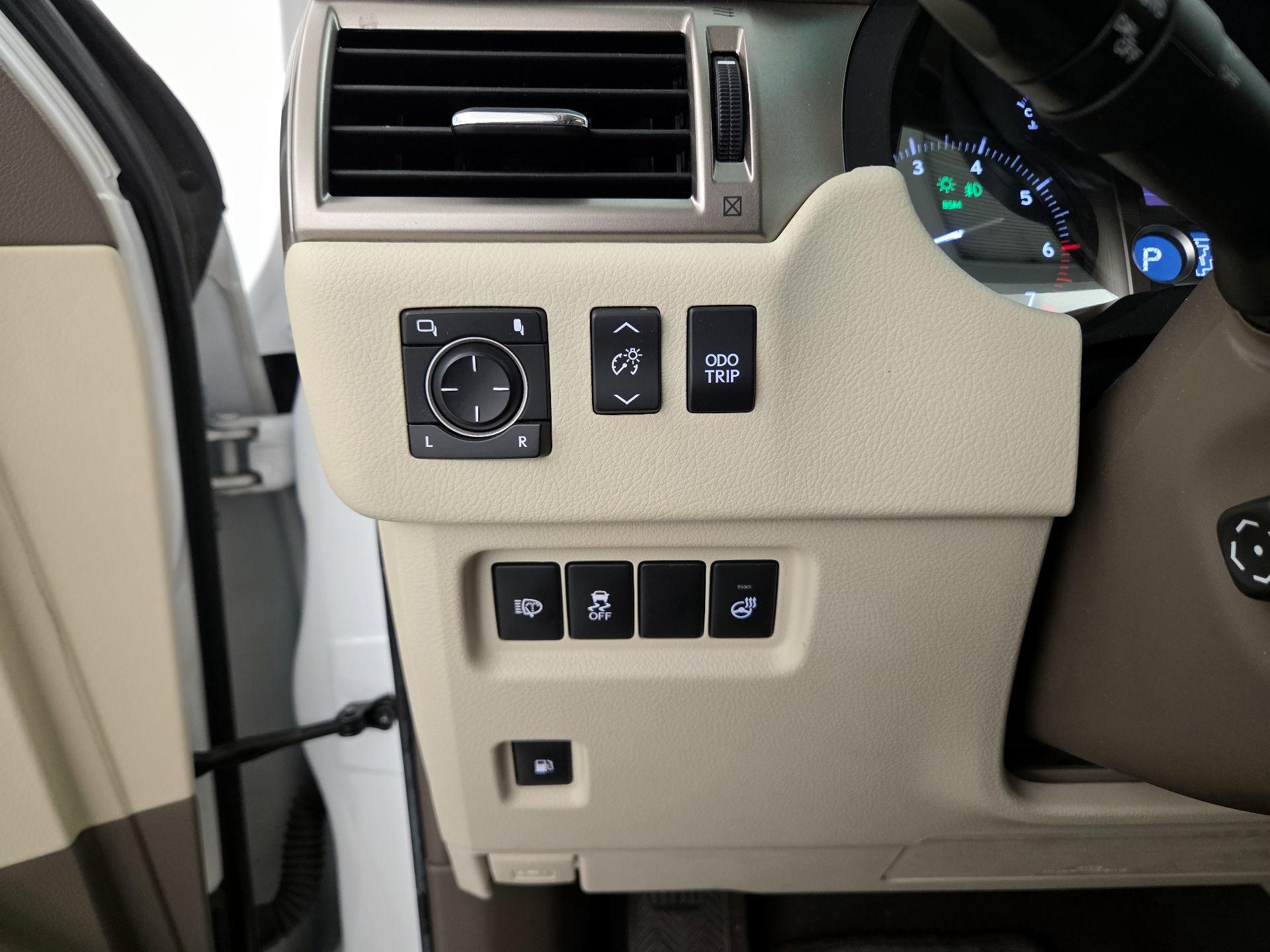 Thumbnail: 2016 Lexus GX - 13