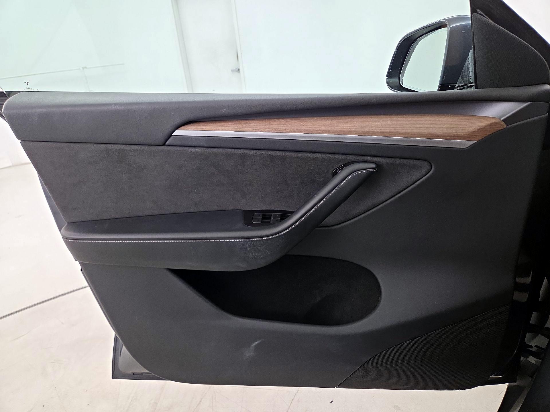 Thumbnail: 2023 Tesla Model Y - 12