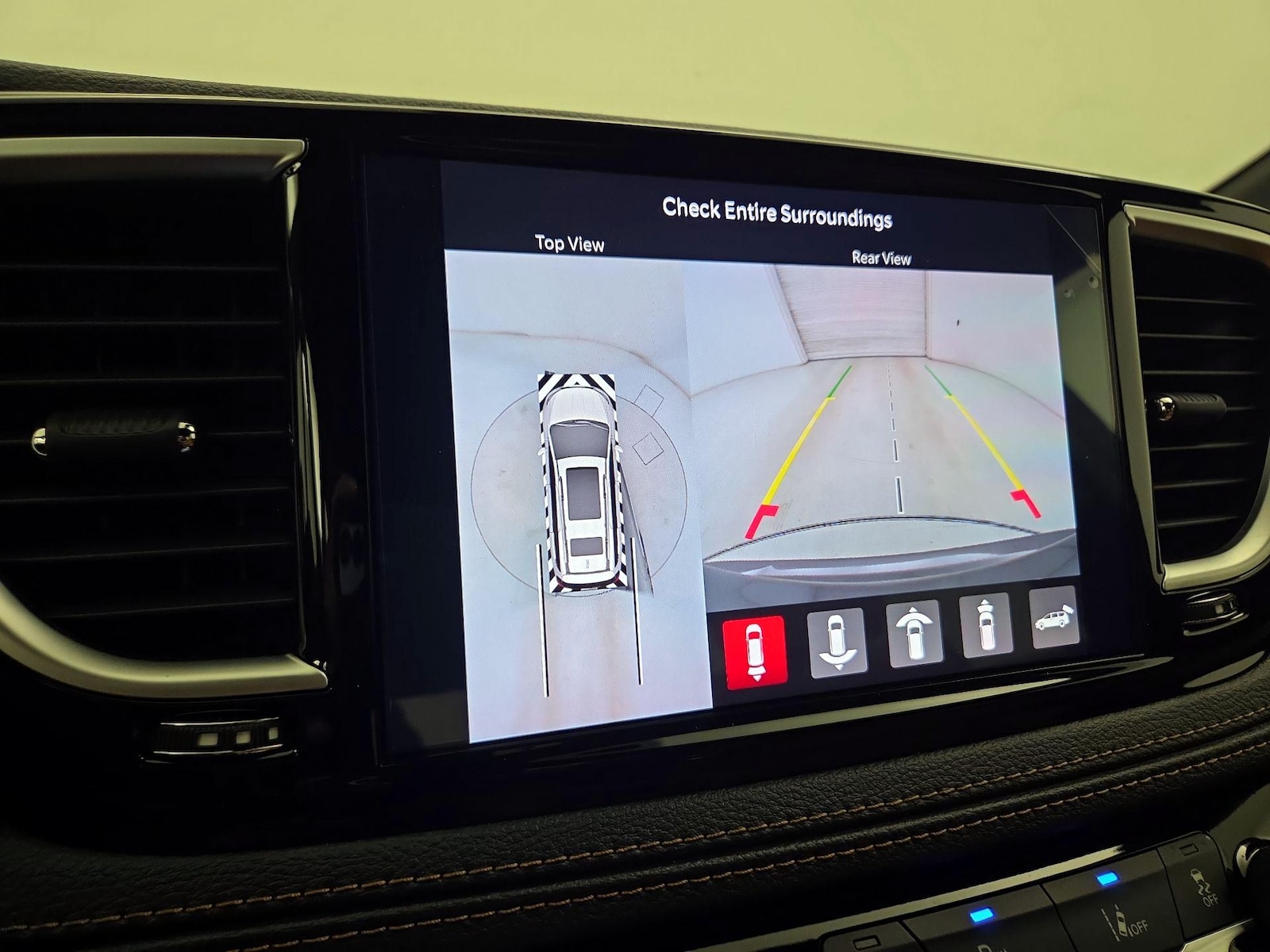 2023 Chrysler Pacifica Hybrid Pinnacle - Photo 16