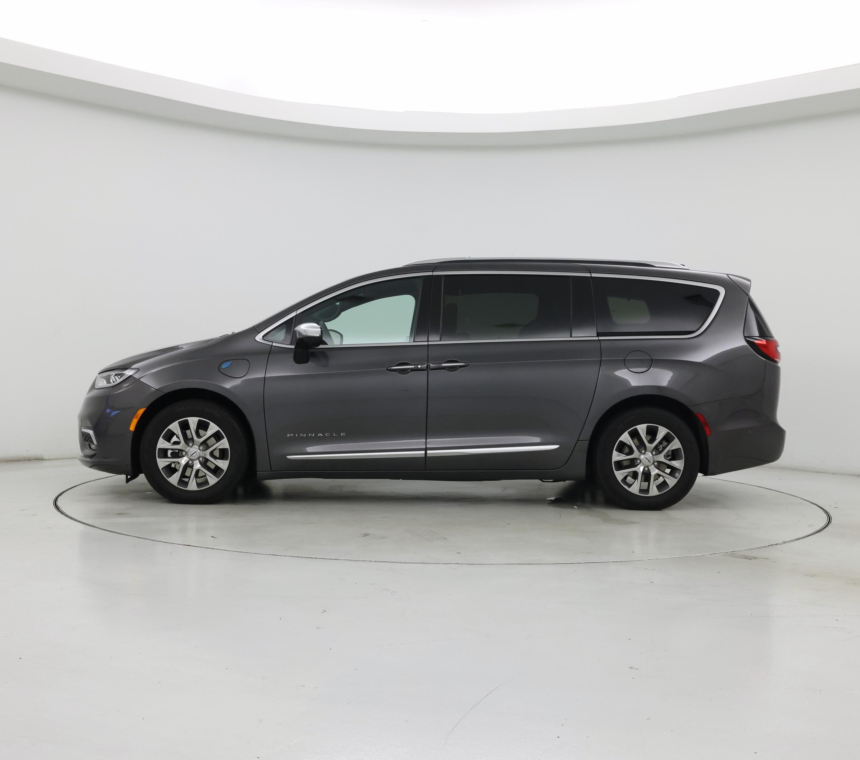 Thumbnail: 2023 Chrysler Pacifica - 3