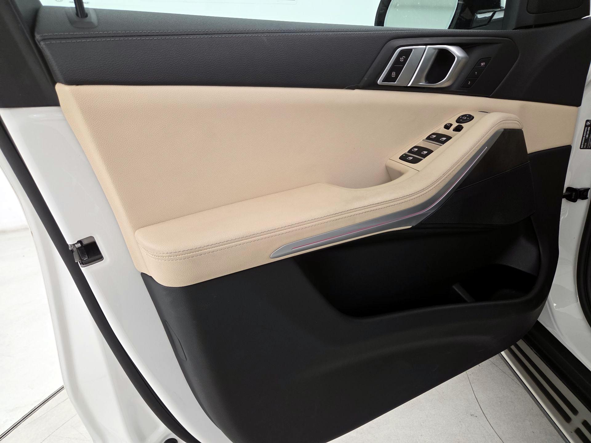 Thumbnail: 2022 BMW X5 - 12
