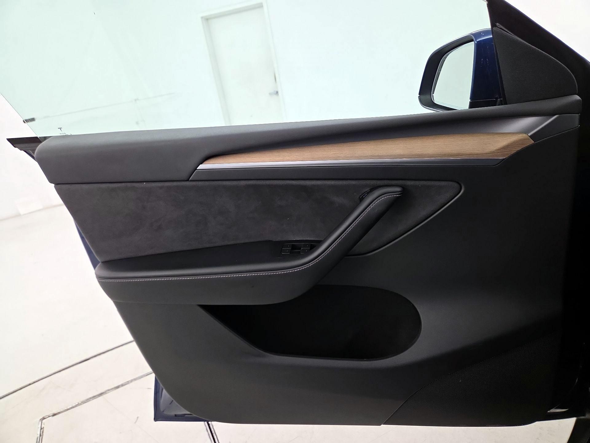 Thumbnail: 2023 Tesla Model Y - 12