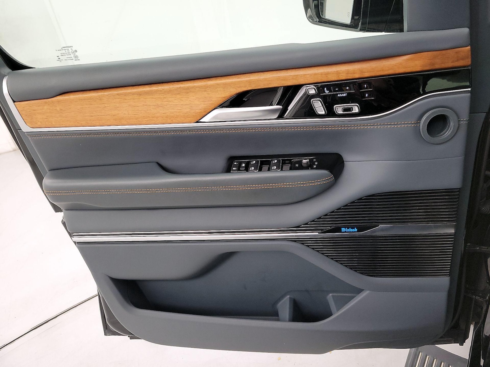 2023 Jeep Grand Wagoneer Series II - Photo 13