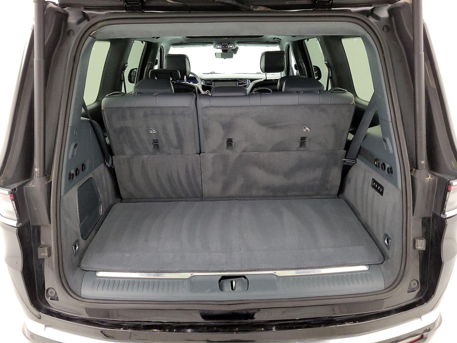 2023 Jeep Grand Wagoneer Series II - Photo 24
