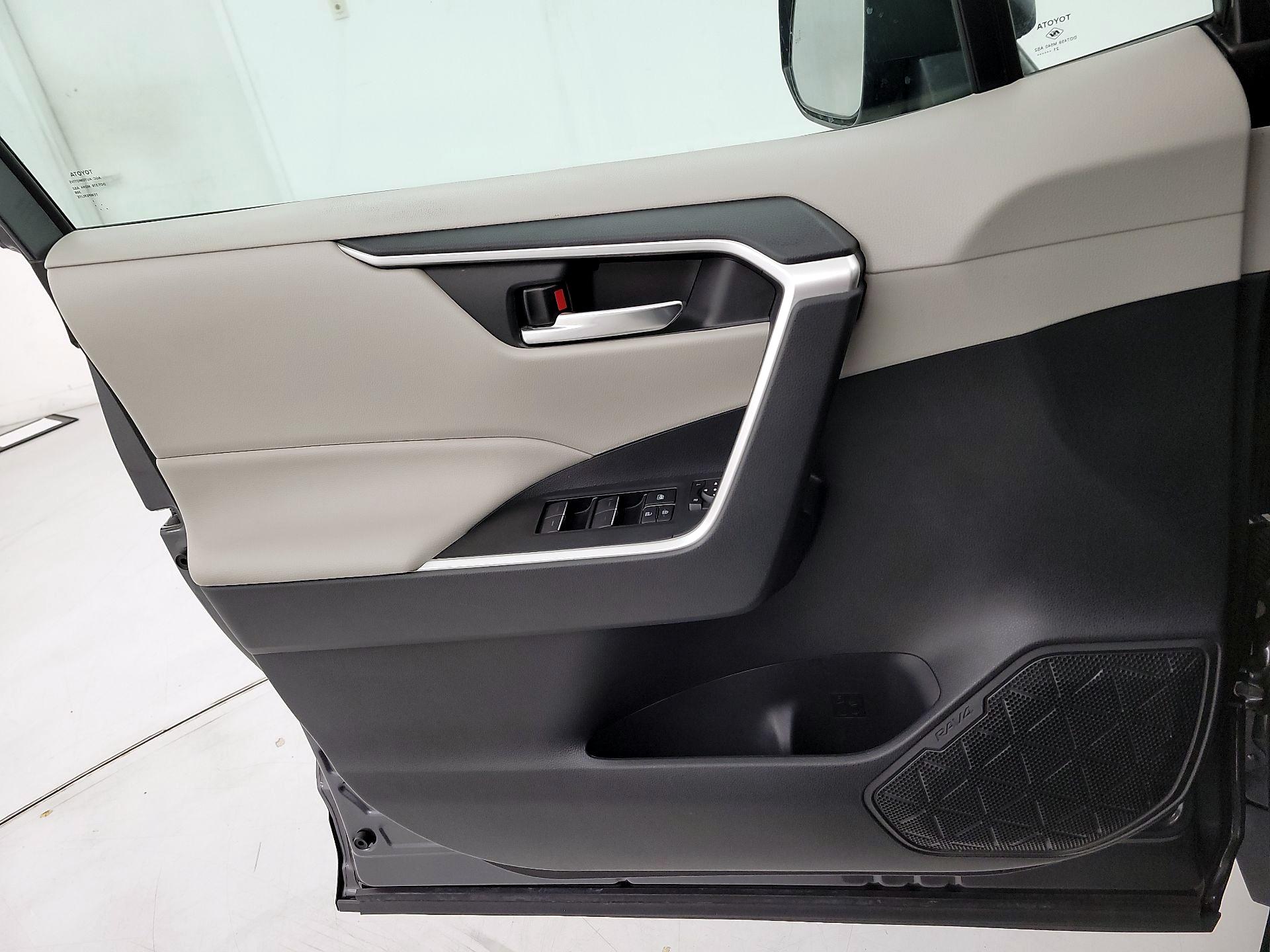 Thumbnail: 2022 Toyota RAV4 - 12