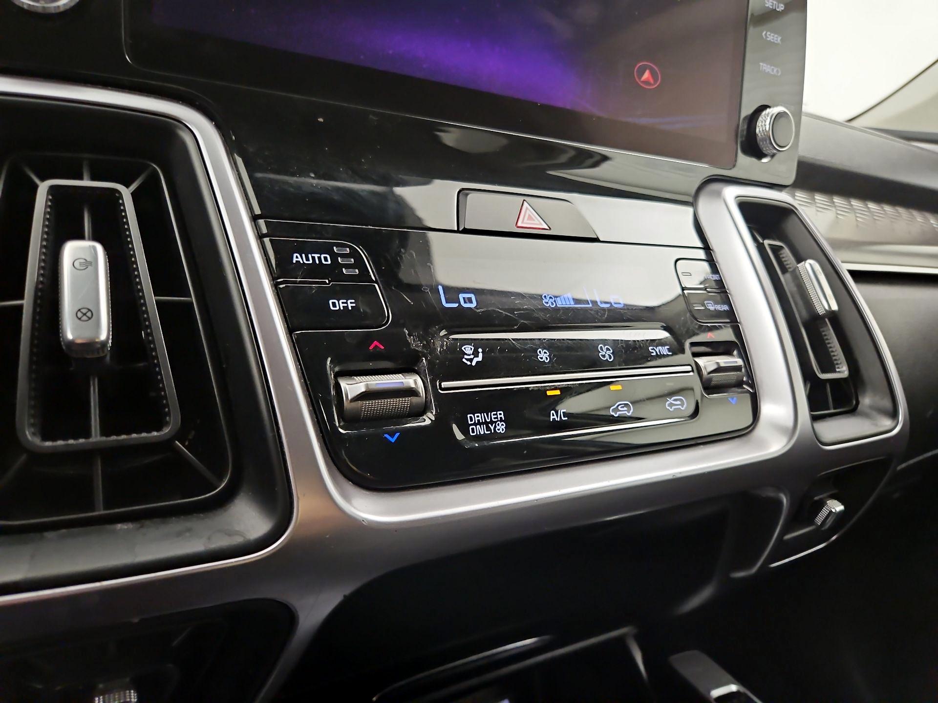 Thumbnail: 2023 Kia Sorento - 16