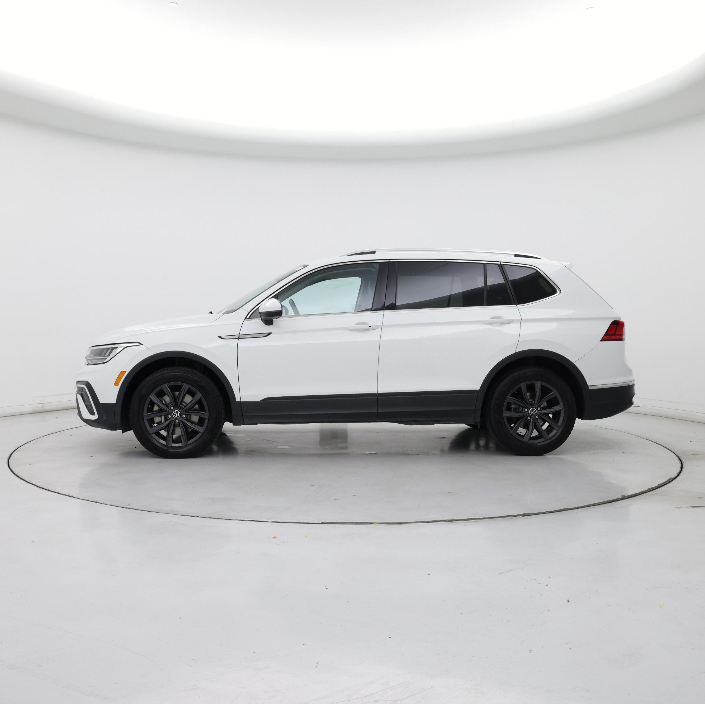 Thumbnail: 2024 Volkswagen Tiguan - 3