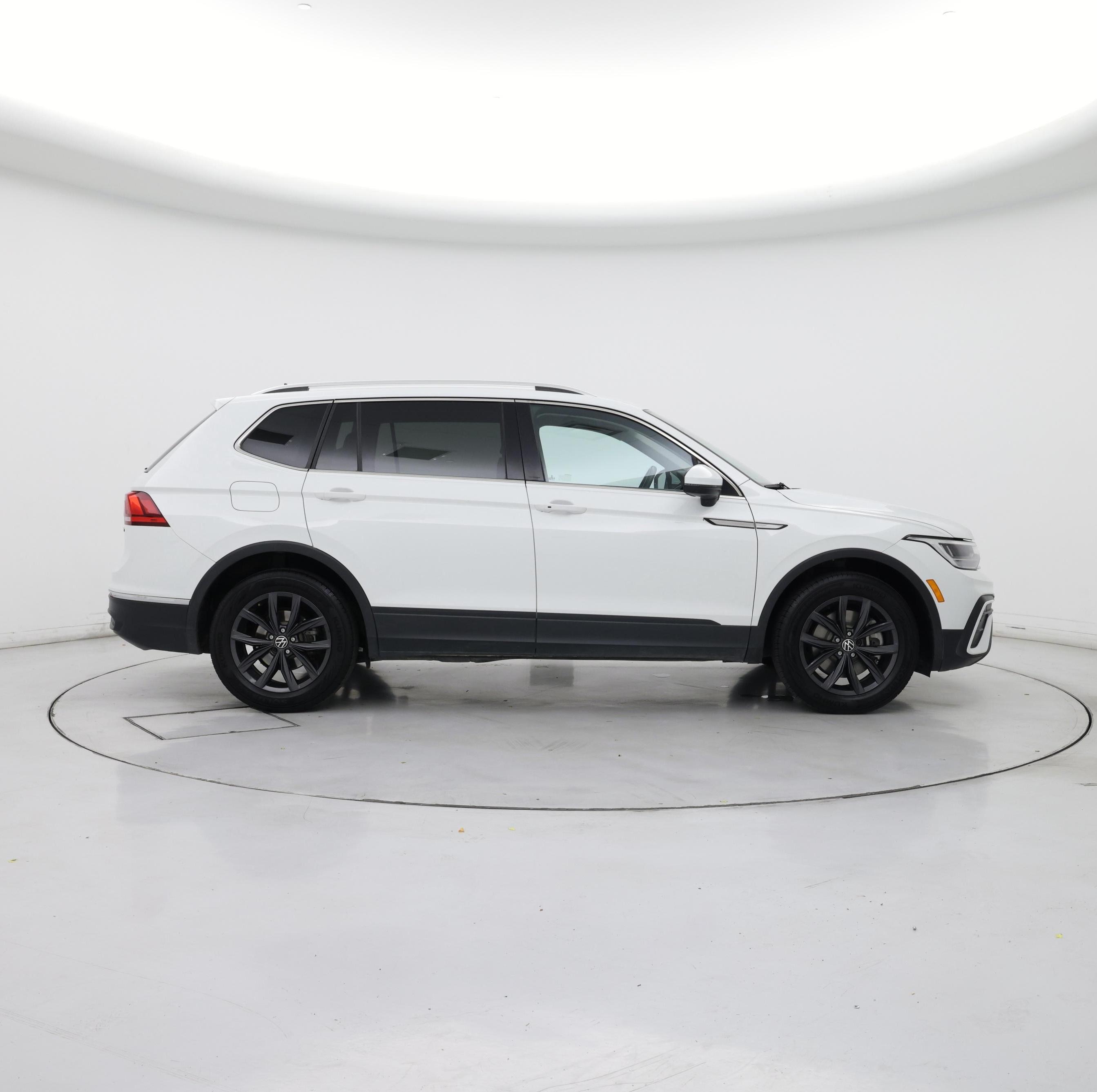 Thumbnail: 2024 Volkswagen Tiguan - 7