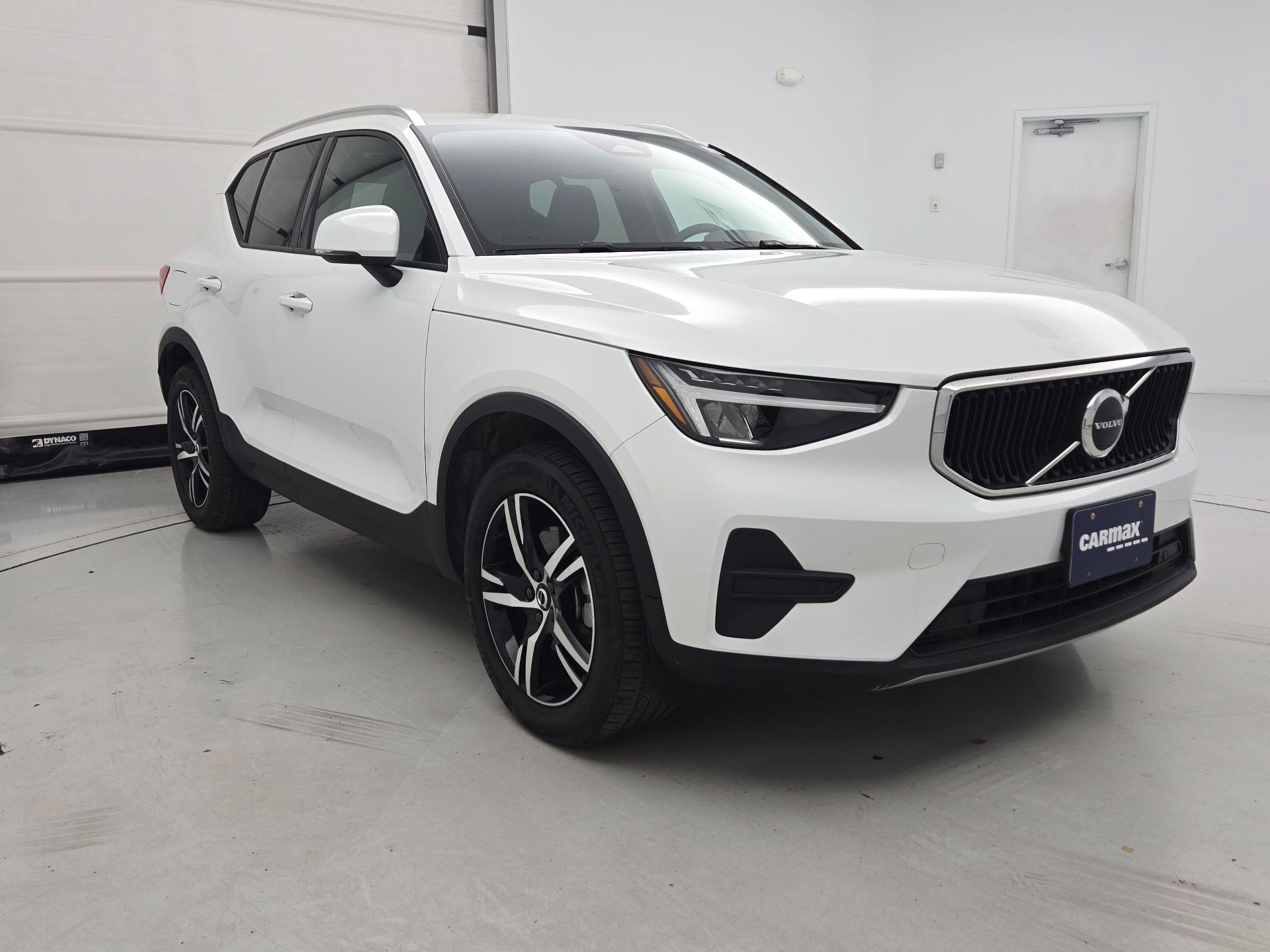 Thumbnail: 2023 Volvo XC40 - 1