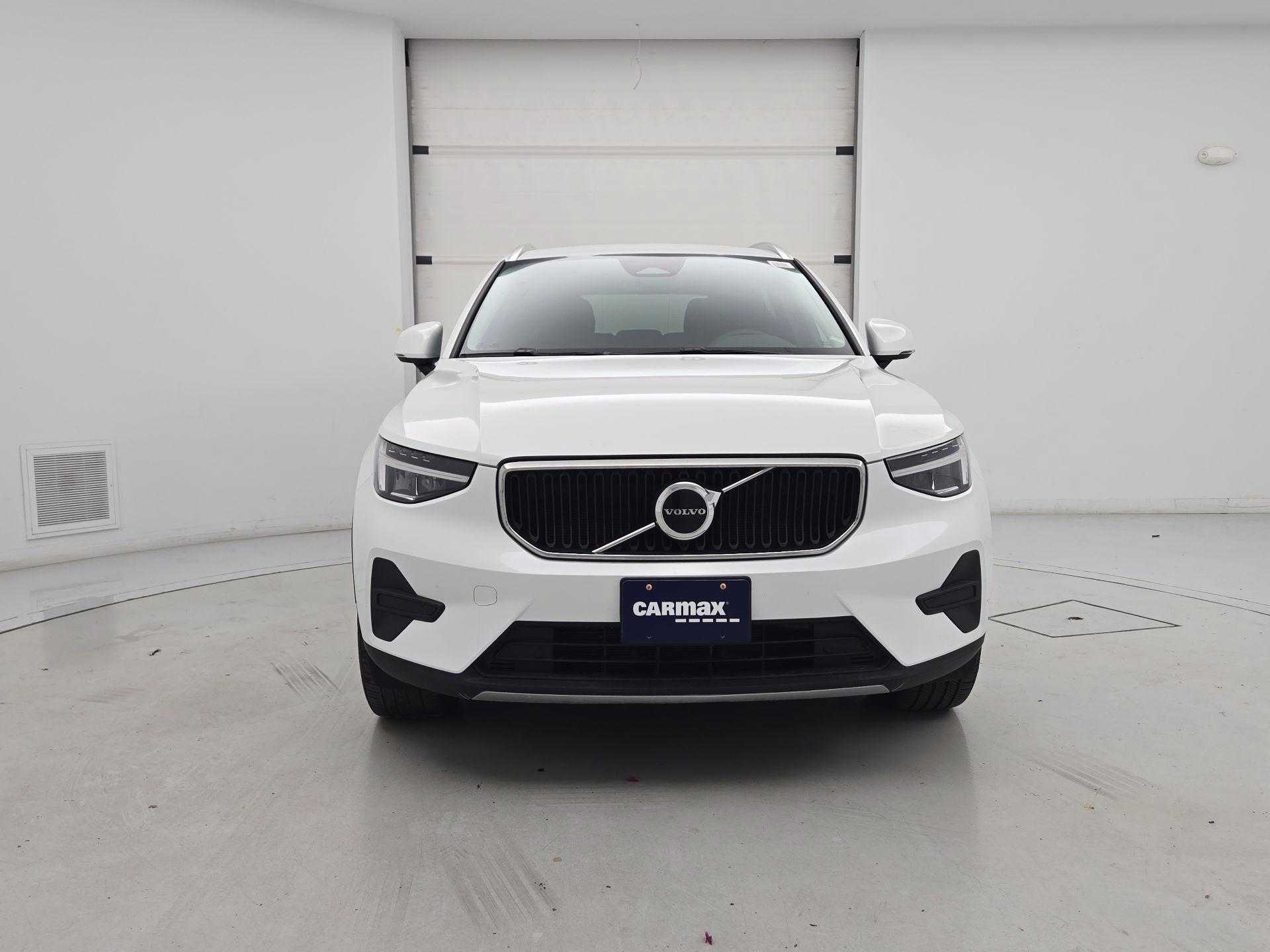 Thumbnail: 2023 Volvo XC40 - 2