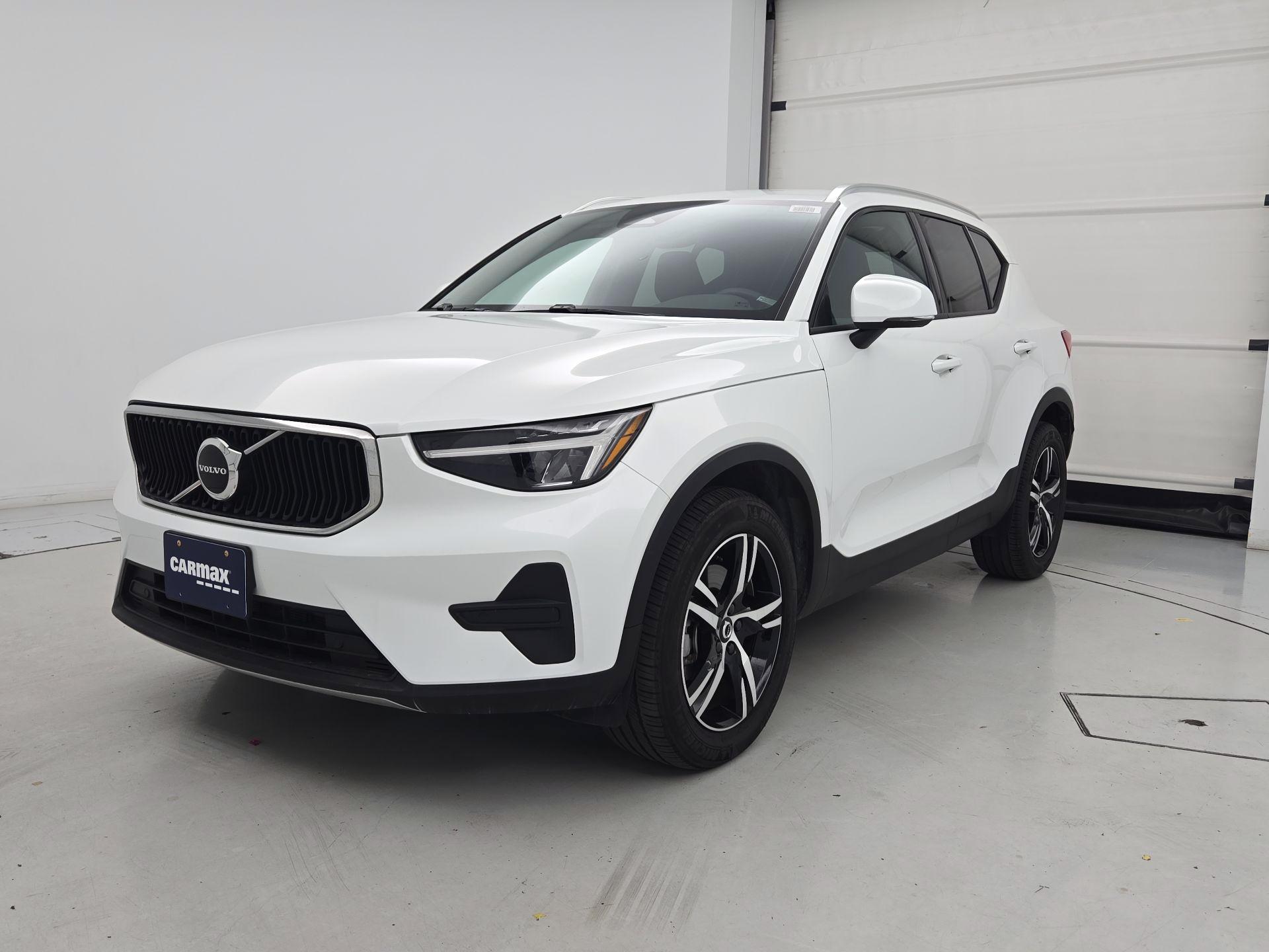 Thumbnail: 2023 Volvo XC40 - 3