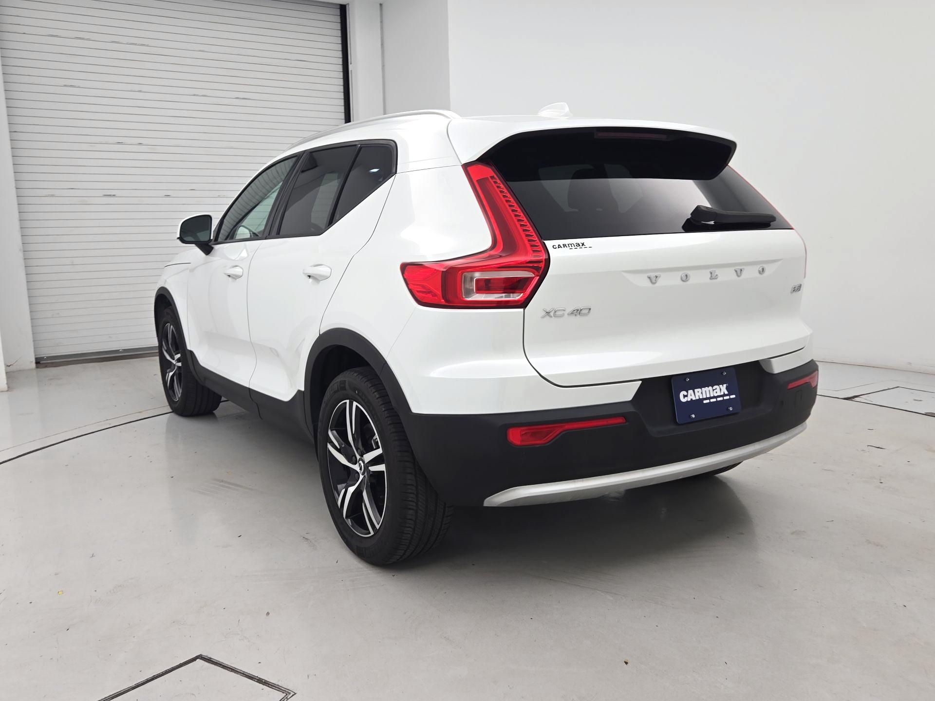 Thumbnail: 2023 Volvo XC40 - 7