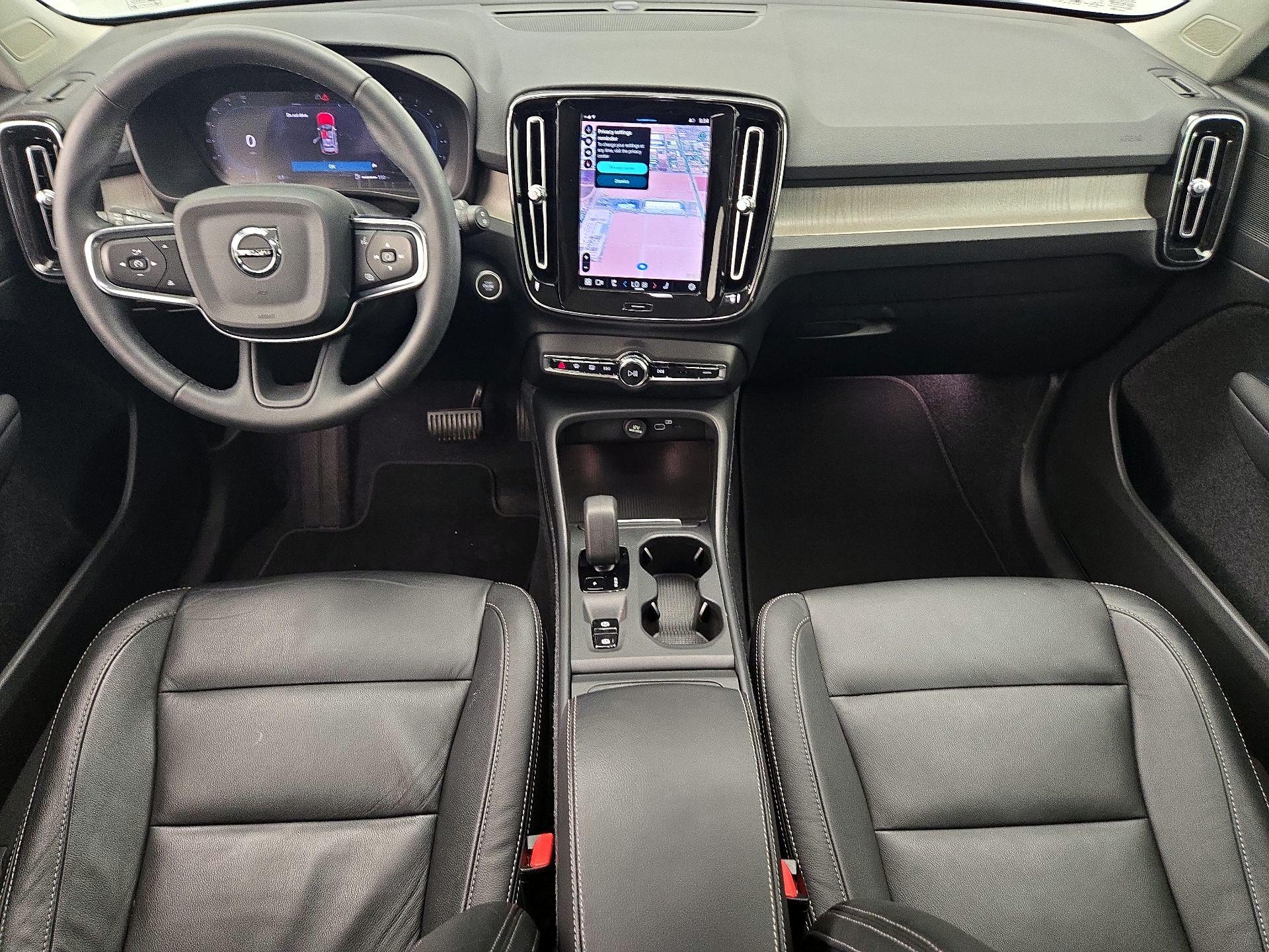 Thumbnail: 2023 Volvo XC40 - 8