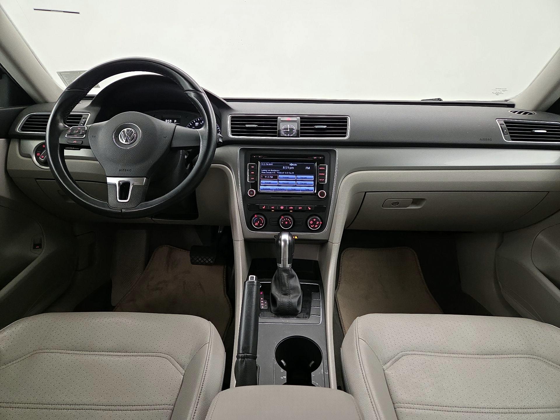 Thumbnail: 2015 Volkswagen Passat - 9