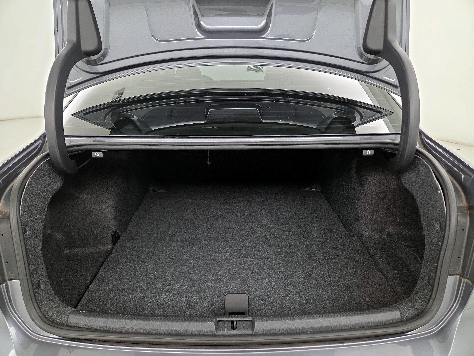 Thumbnail: 2015 Volkswagen Passat - 20