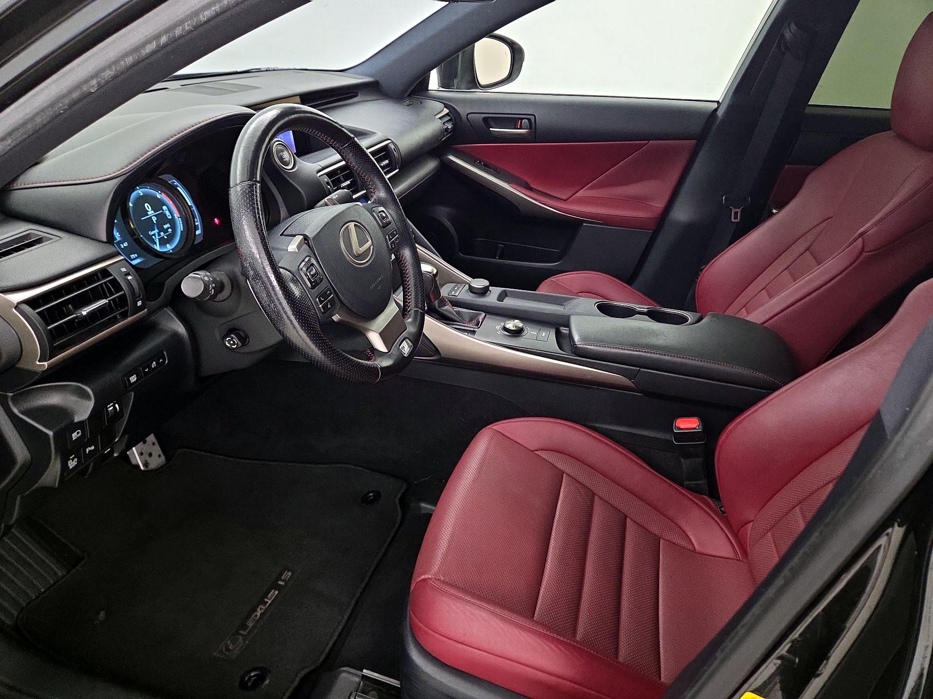 Thumbnail: 2018 Lexus IS - 11