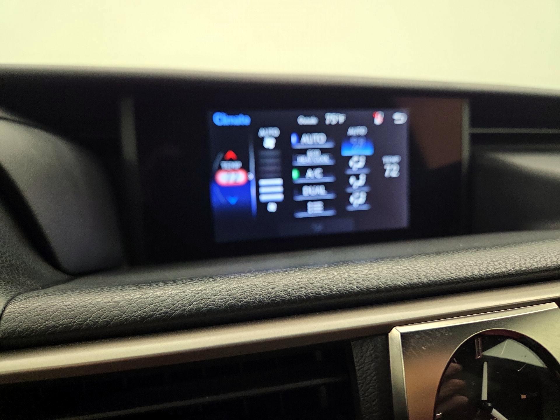 Thumbnail: 2018 Lexus IS - 16