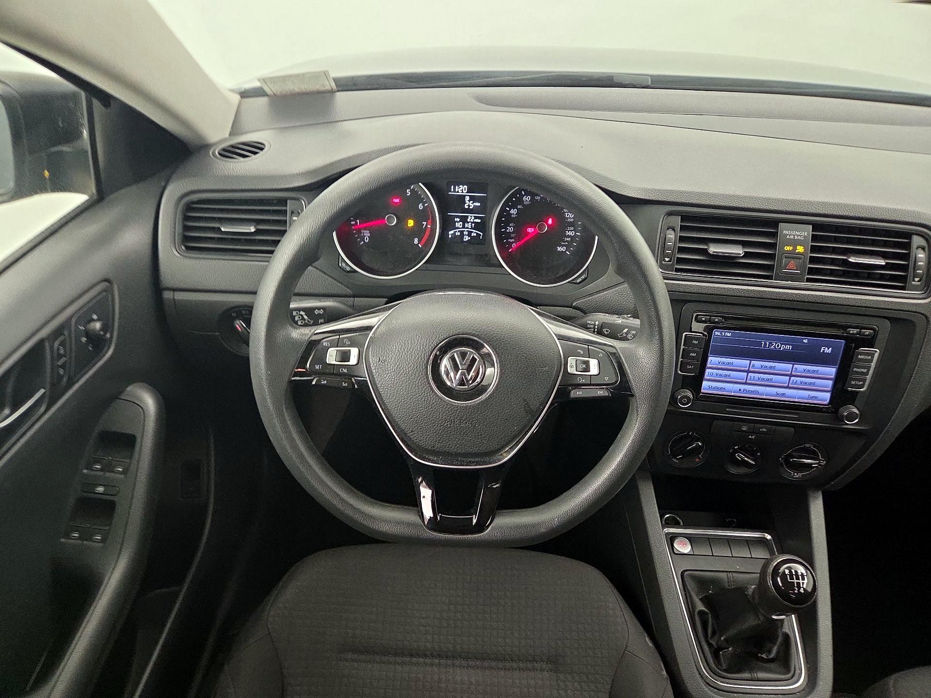Thumbnail: 2015 Volkswagen Jetta - 10
