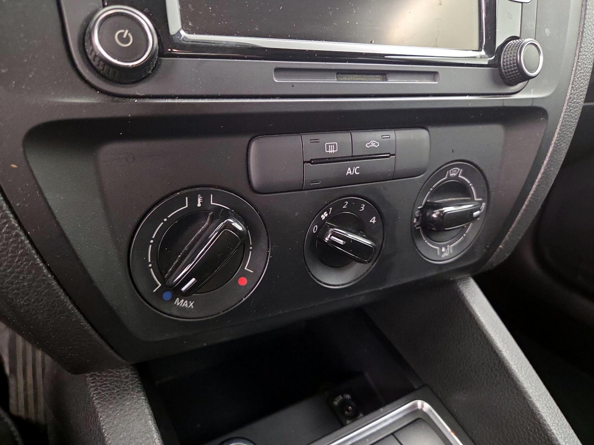 Thumbnail: 2015 Volkswagen Jetta - 16