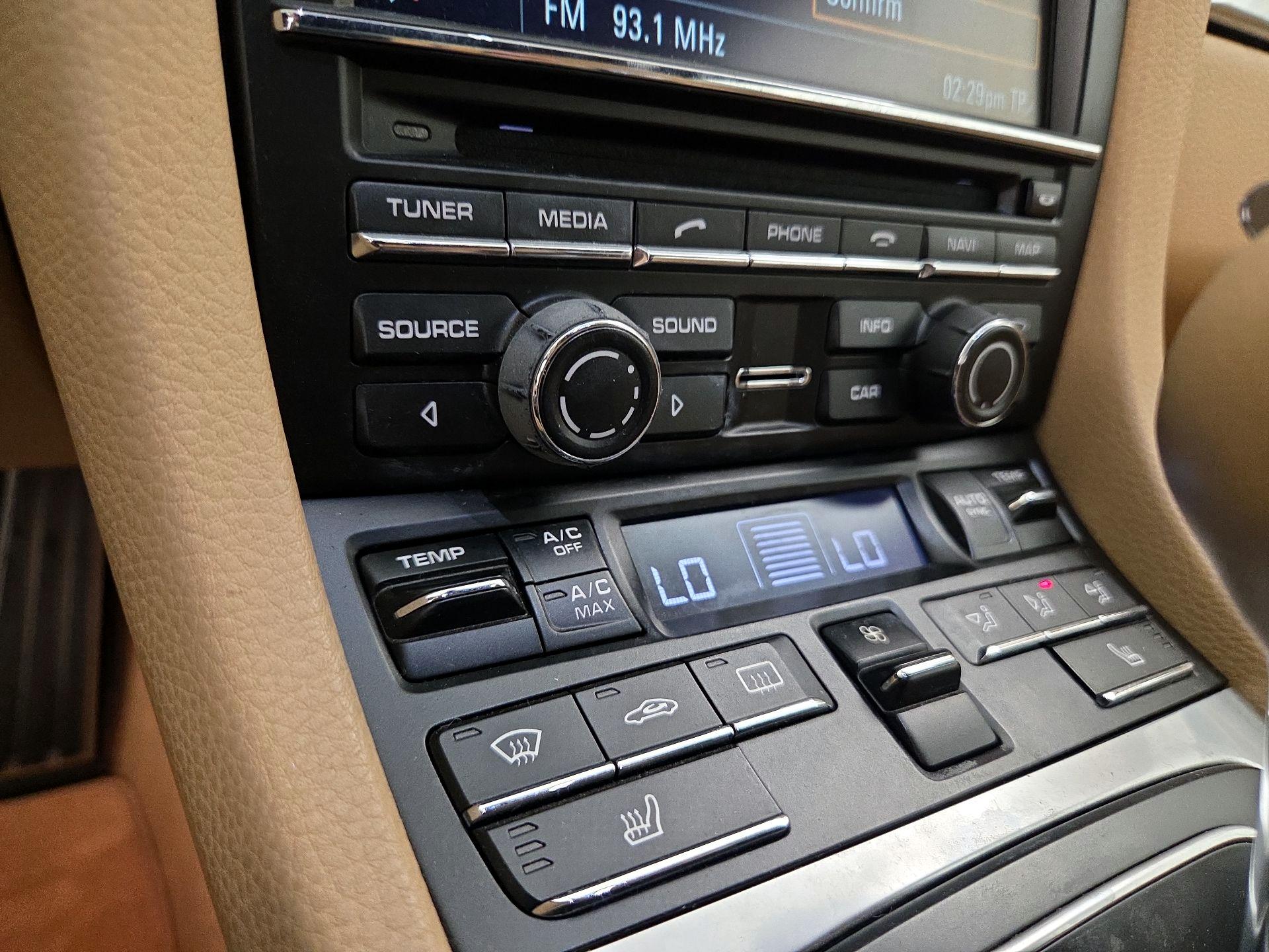 Thumbnail: 2015 Porsche 911 - 17