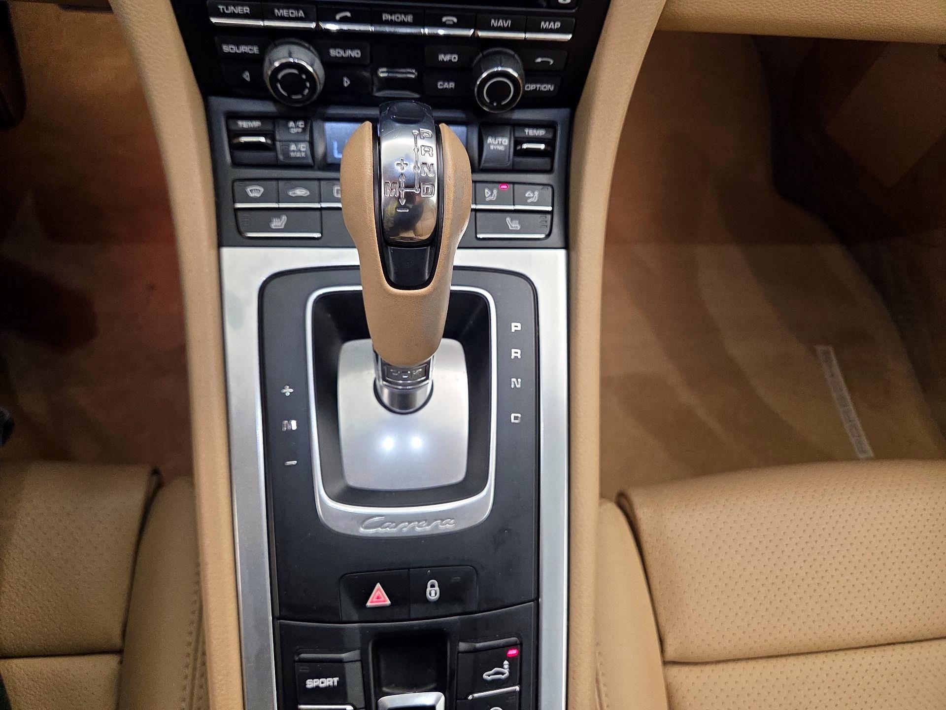 Thumbnail: 2015 Porsche 911 - 18