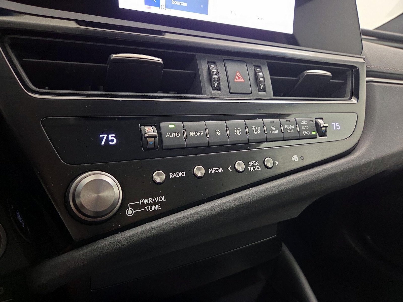 2024 Lexus ES 350 - Photo 17