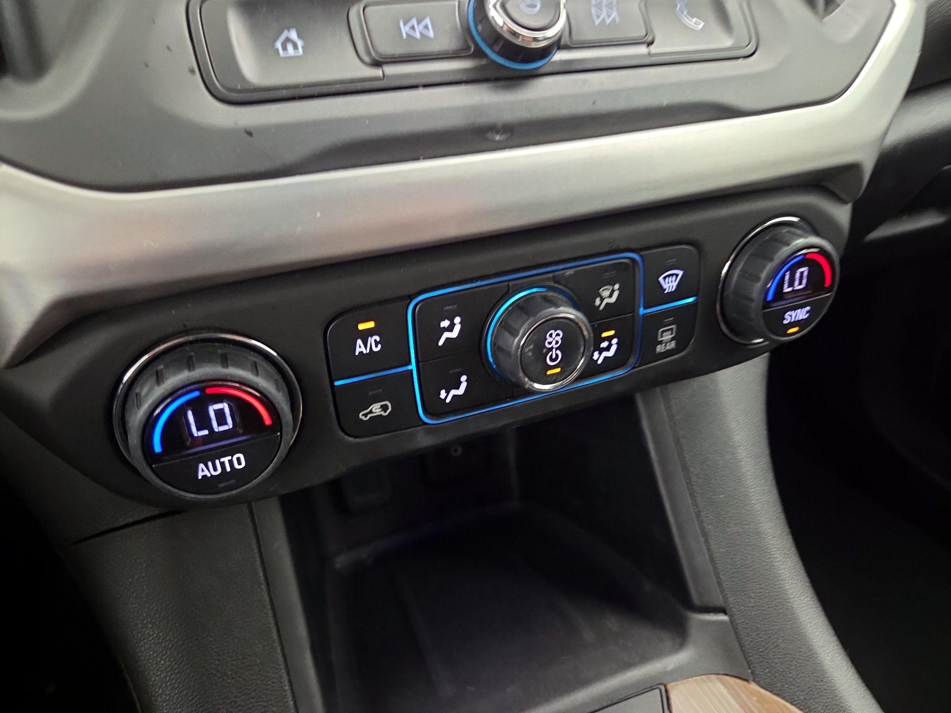 Thumbnail: 2019 GMC Acadia - 16
