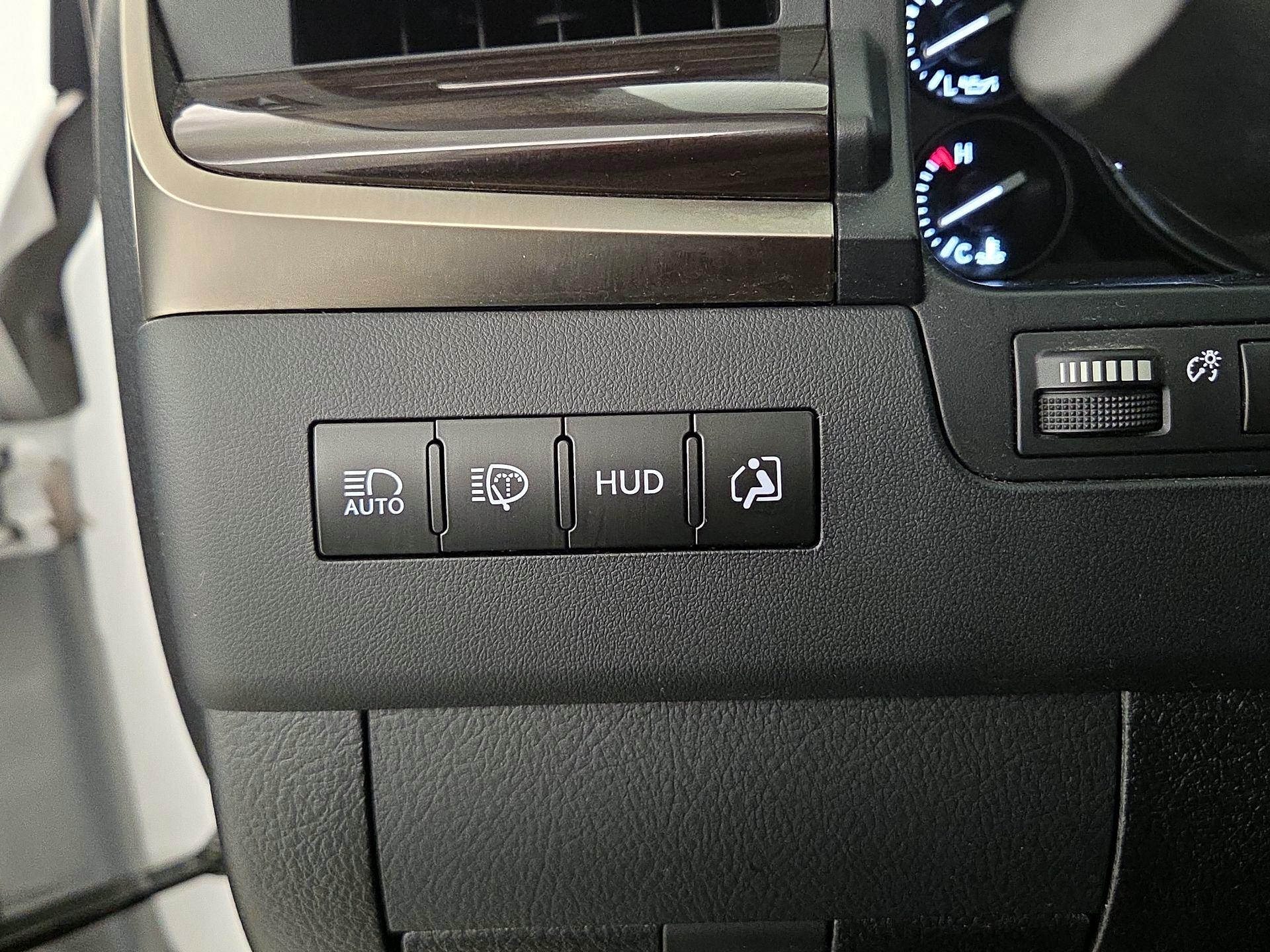 Thumbnail: 2021 Lexus LX - 13