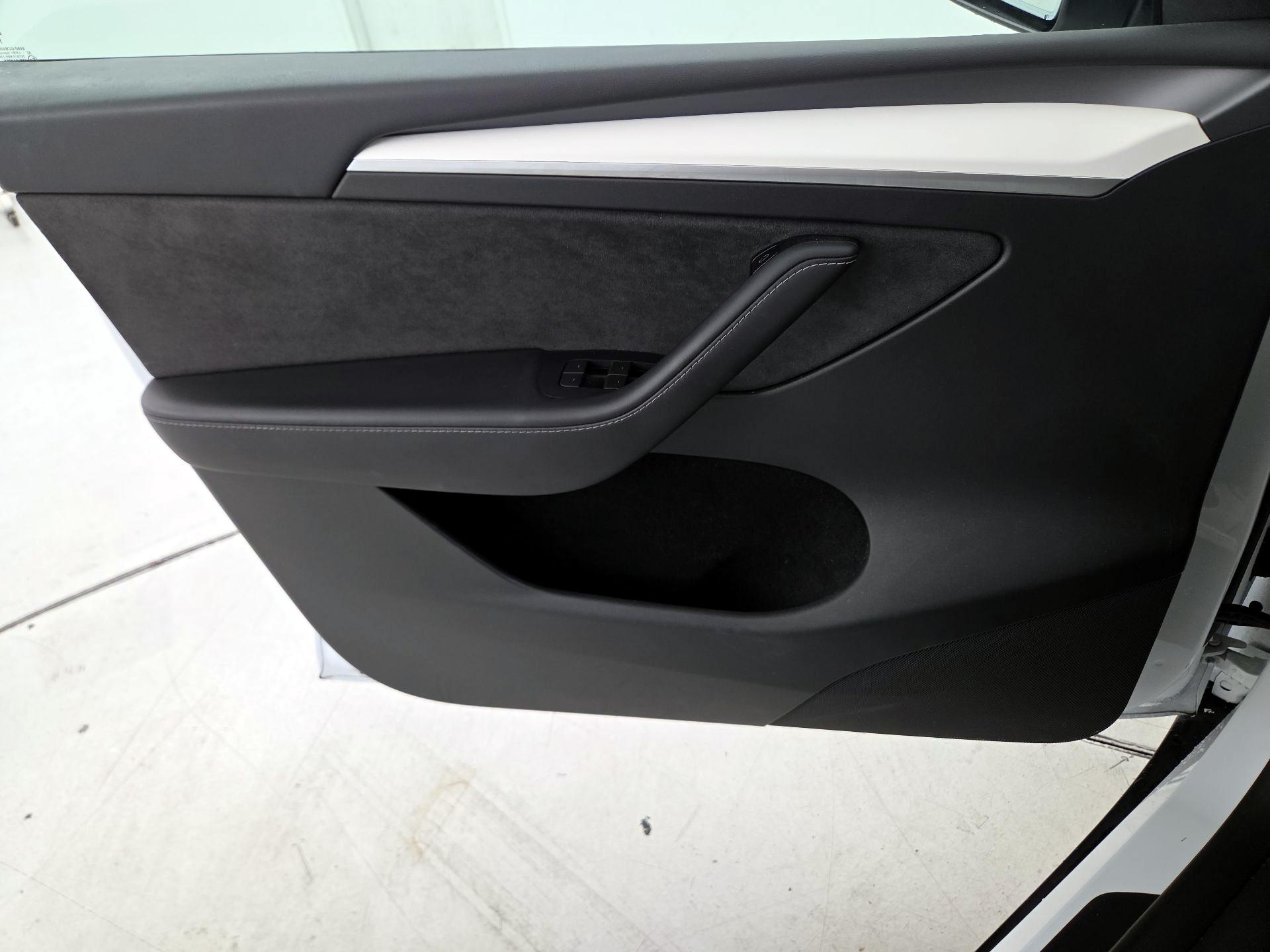Thumbnail: 2023 Tesla Model Y - 12