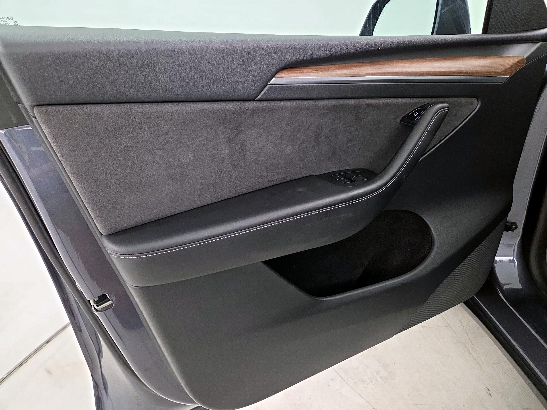 Thumbnail: 2023 Tesla Model Y - 12