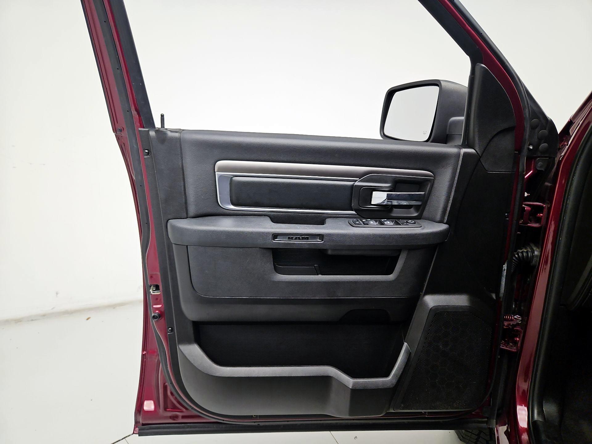 Thumbnail: 2022 RAM 1500 Classic - 12