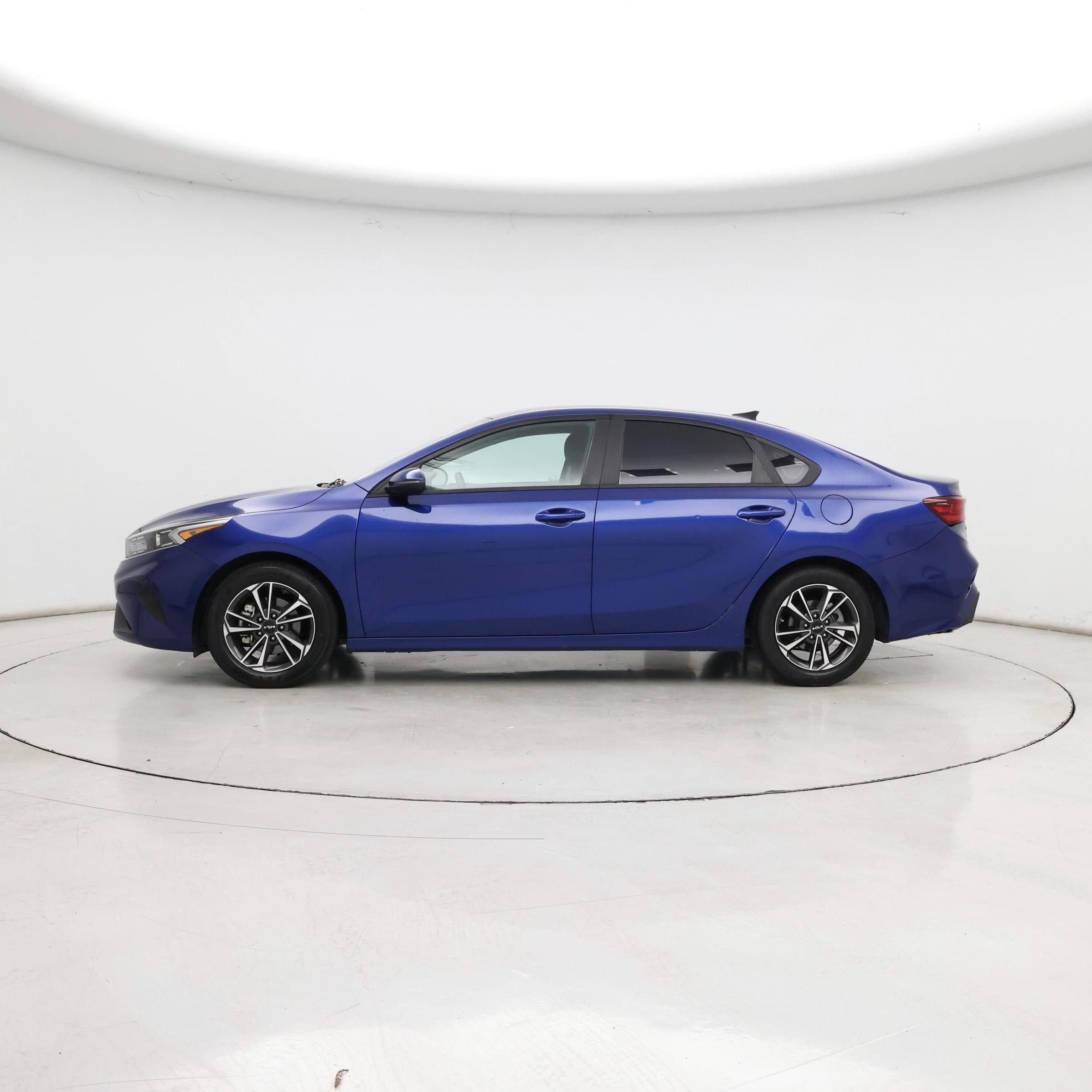 Thumbnail: 2023 Kia Forte - 3