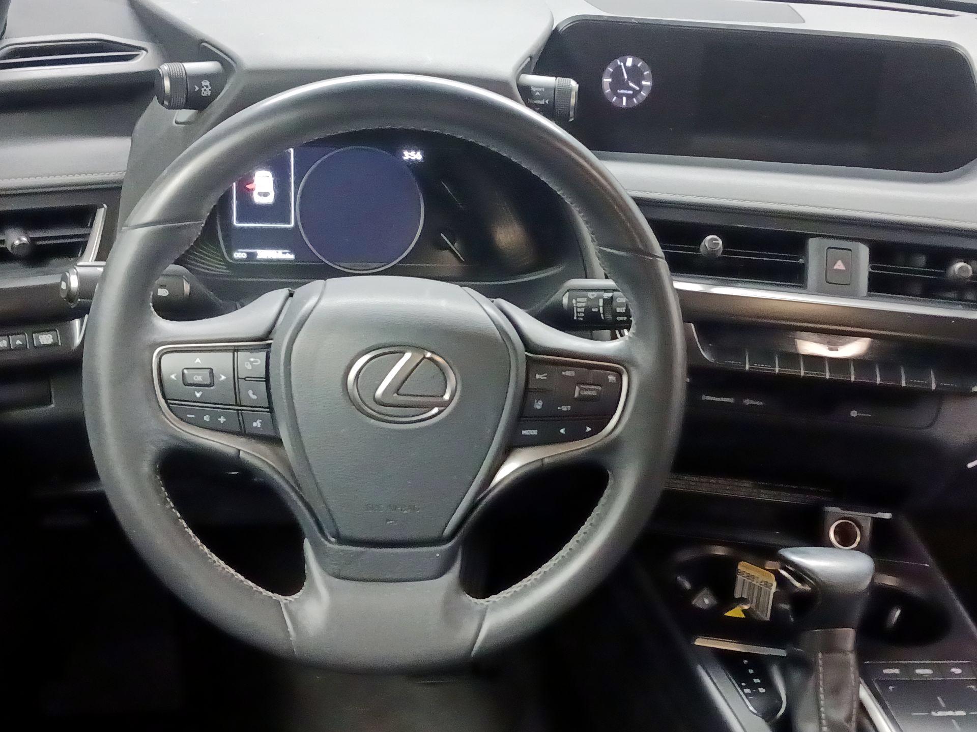 Thumbnail: 2022 Lexus UX - 10