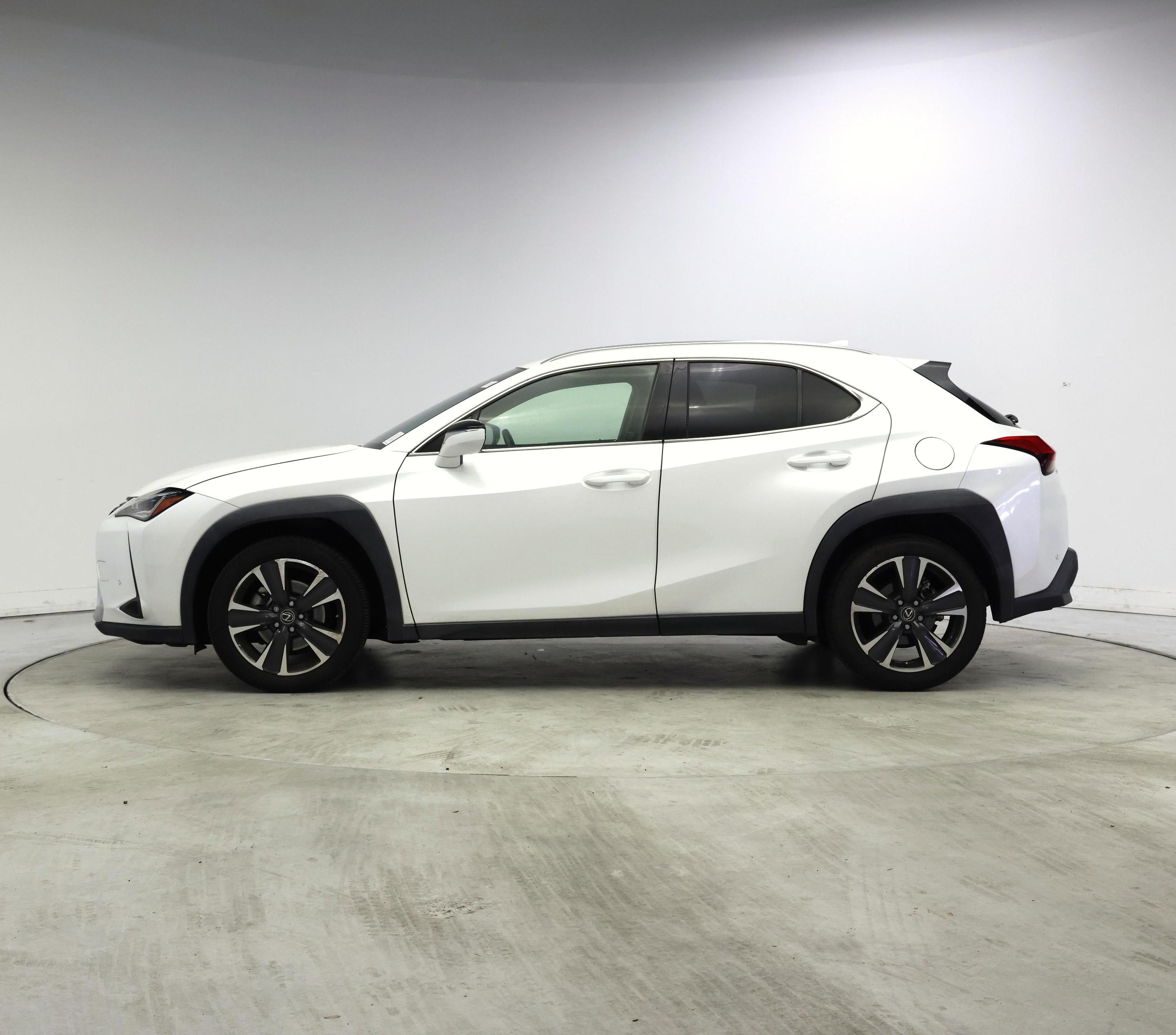 Thumbnail: 2022 Lexus UX - 3