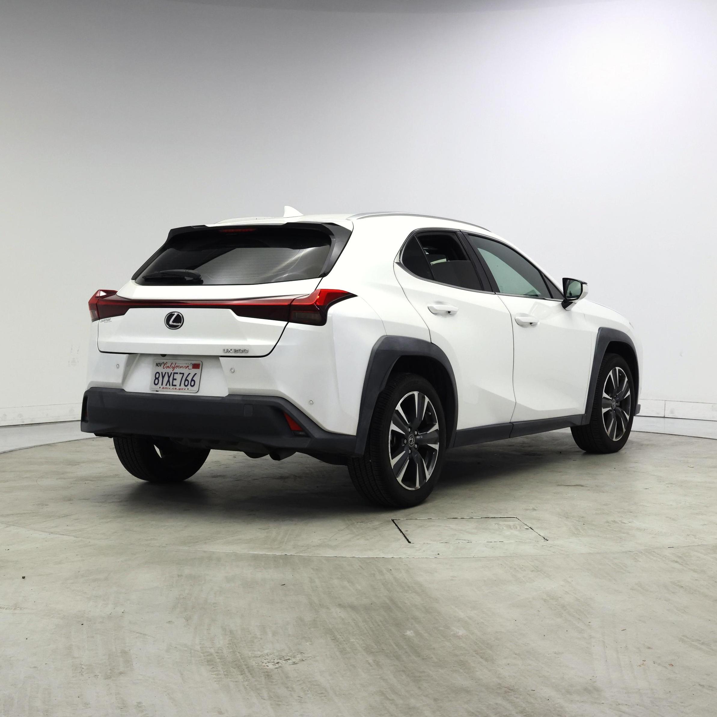 Thumbnail: 2022 Lexus UX - 8