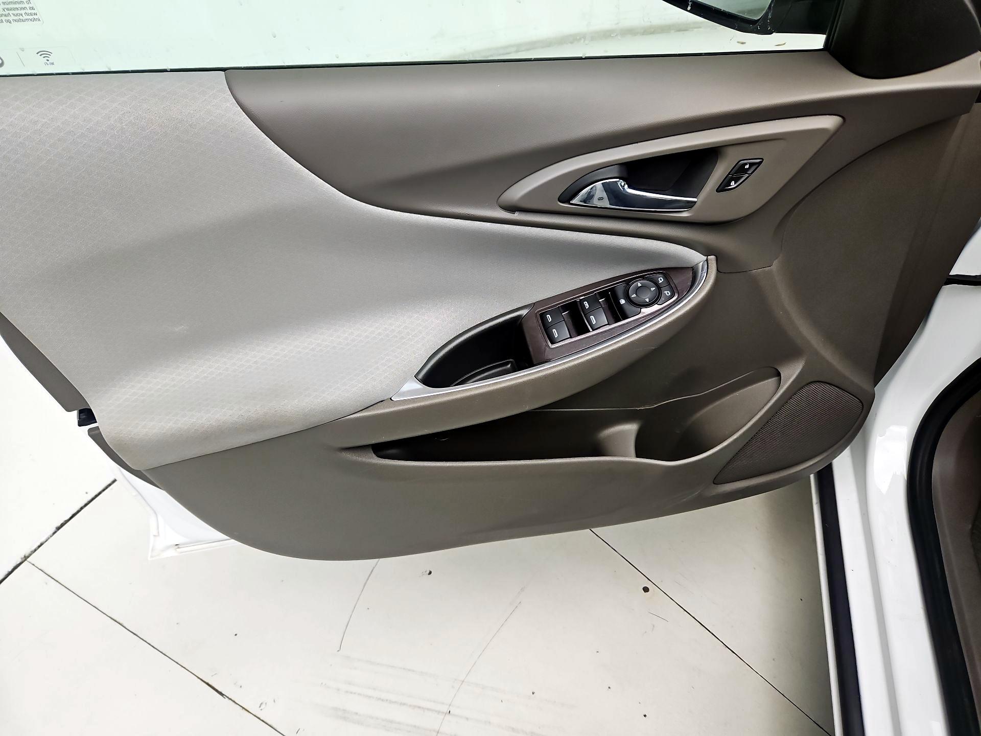 Thumbnail: 2022 Chevrolet Malibu - 12