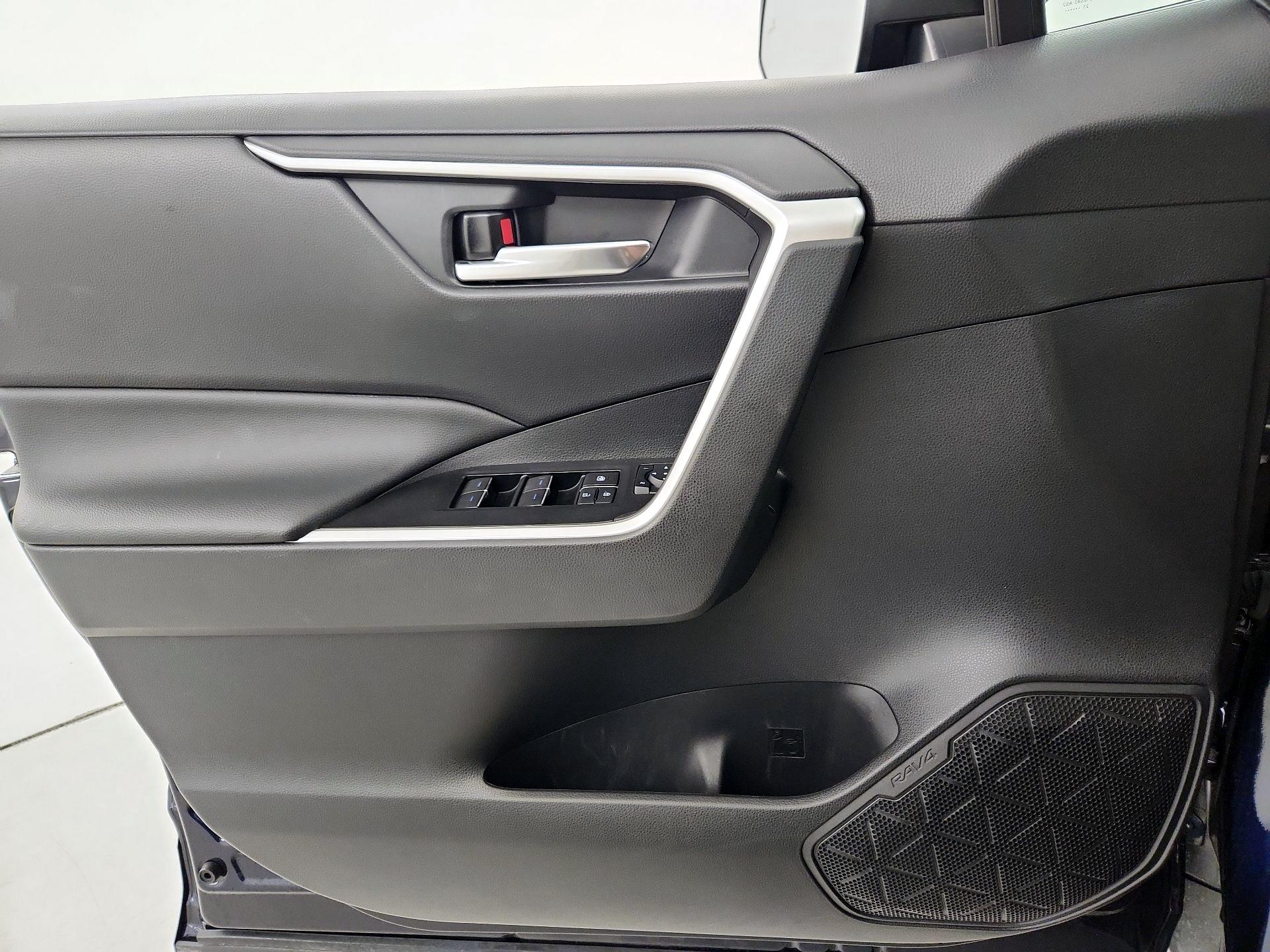 Thumbnail: 2022 Toyota RAV4 - 12