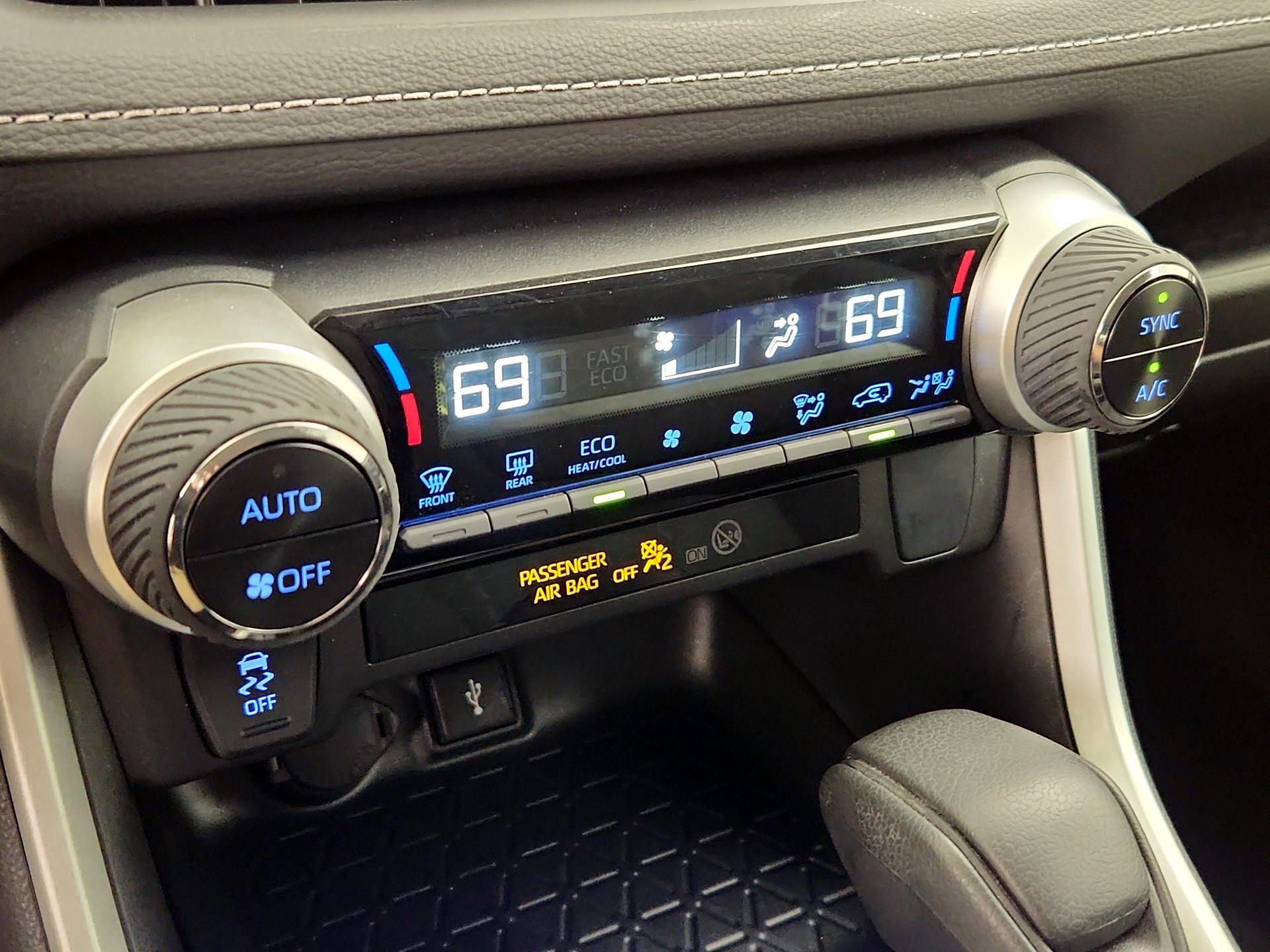 Thumbnail: 2022 Toyota RAV4 - 16