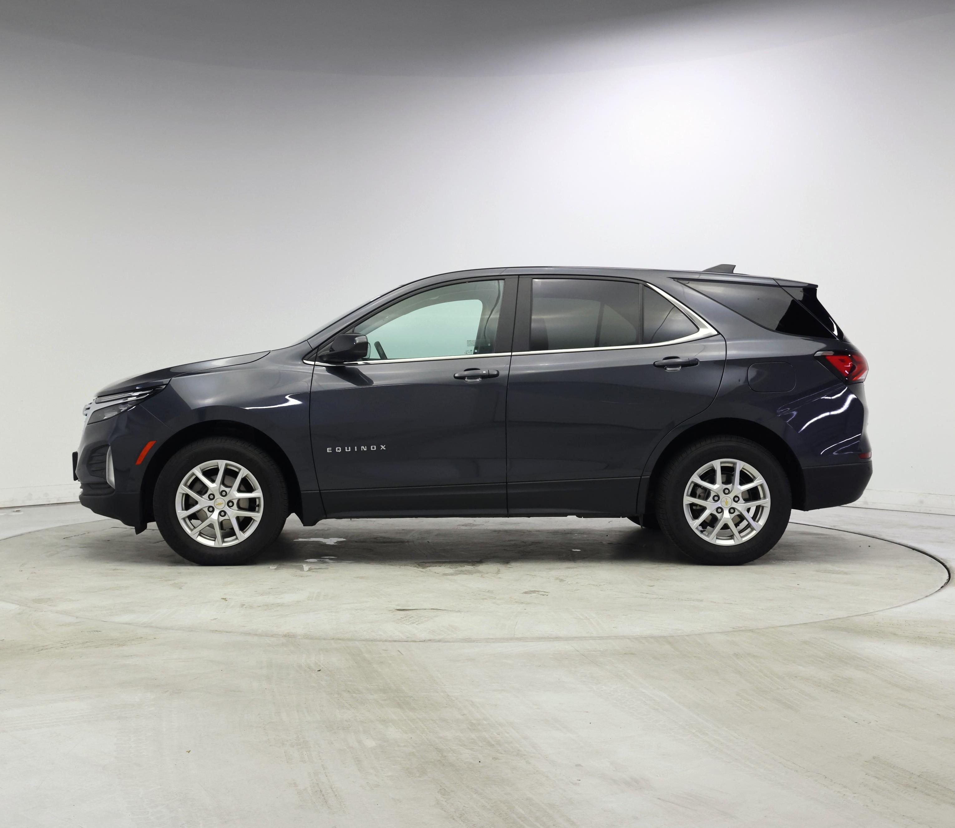 Thumbnail: 2022 Chevrolet Equinox - 3