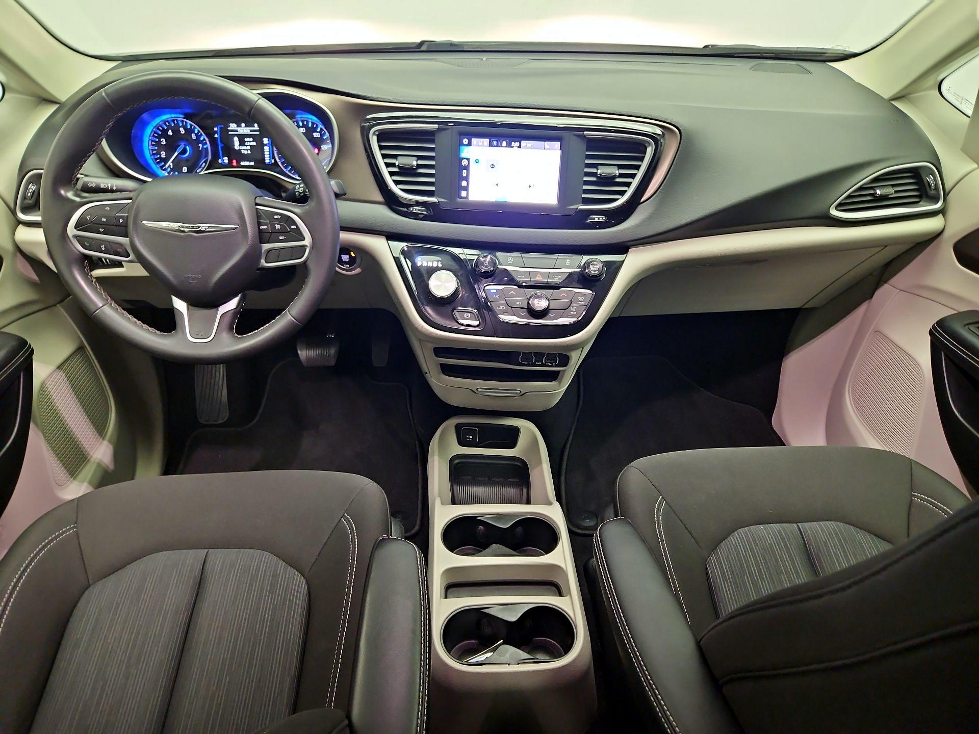 Thumbnail: 2022 Chrysler Voyager - 9