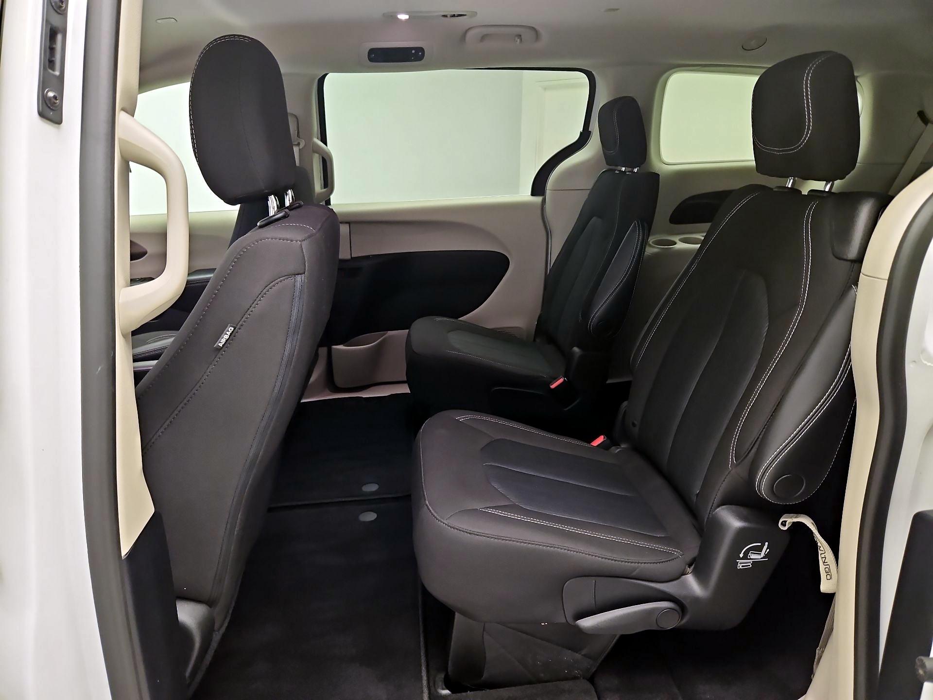 Thumbnail: 2022 Chrysler Voyager - 17