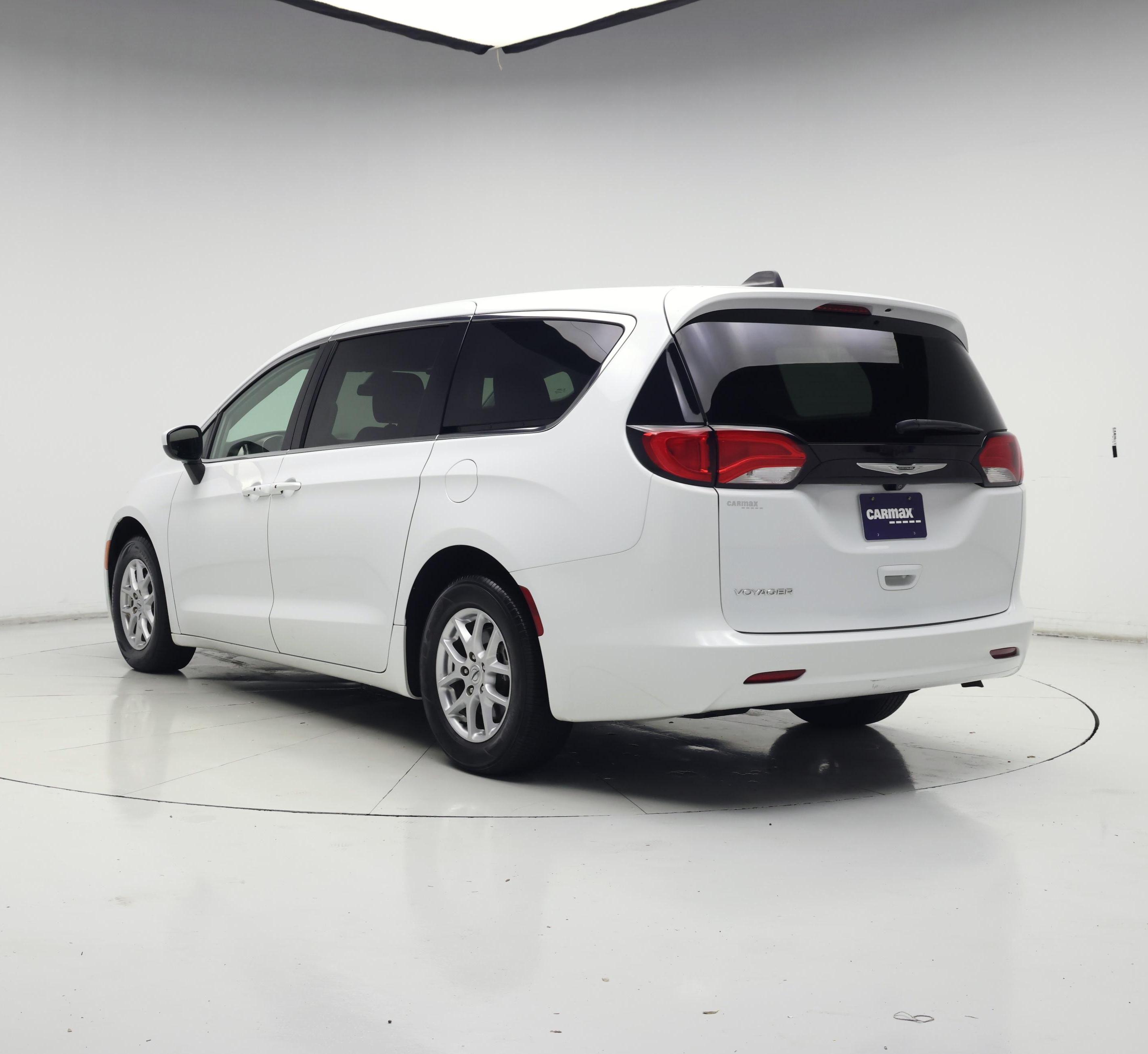 Thumbnail: 2022 Chrysler Voyager - 2