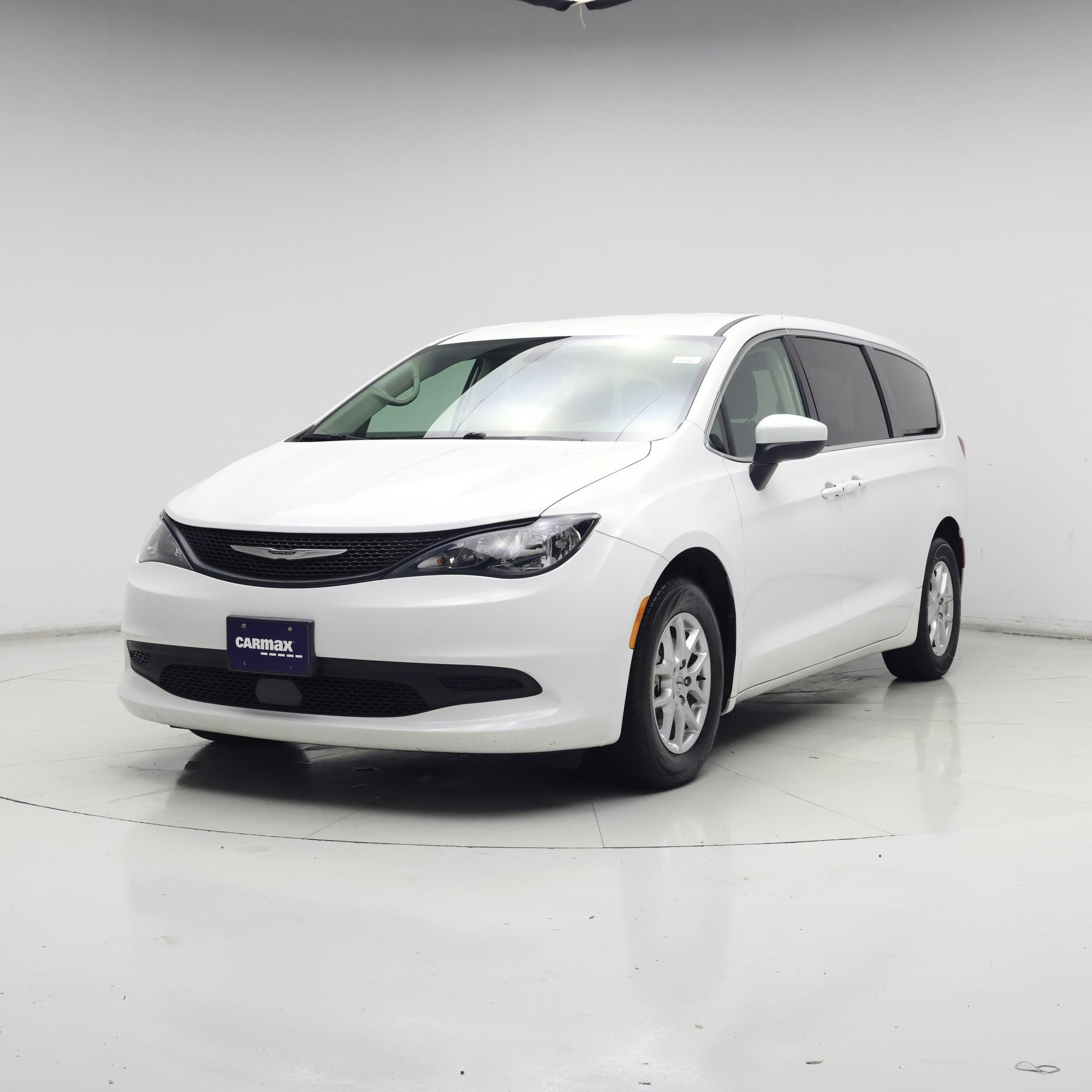 Thumbnail: 2022 Chrysler Voyager - 4