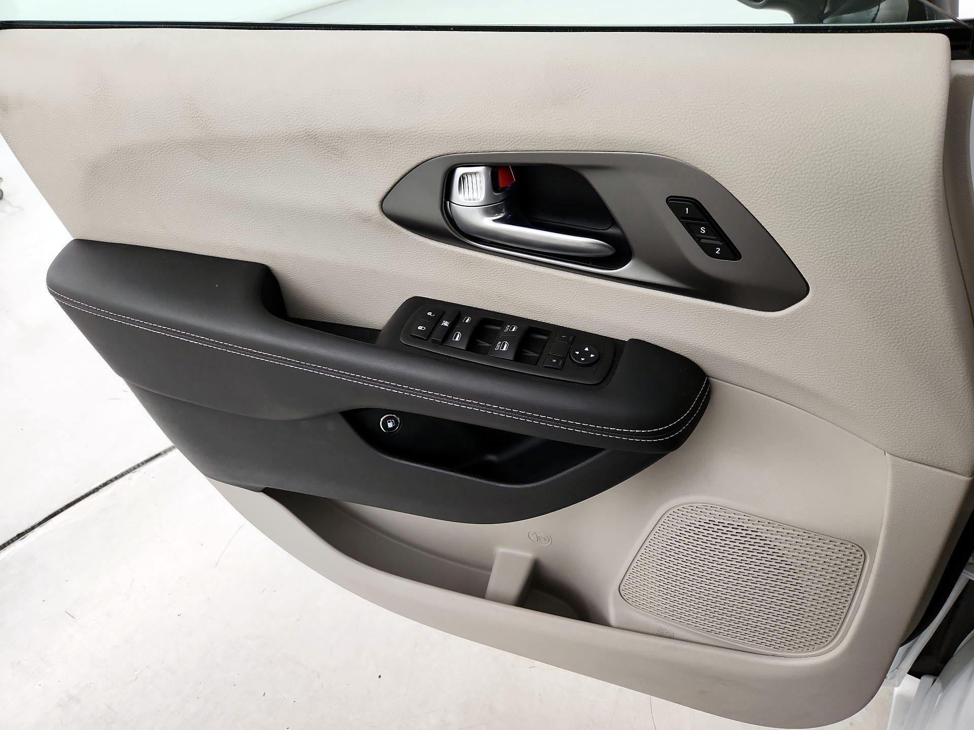 Thumbnail: 2024 Chrysler Pacifica - 12