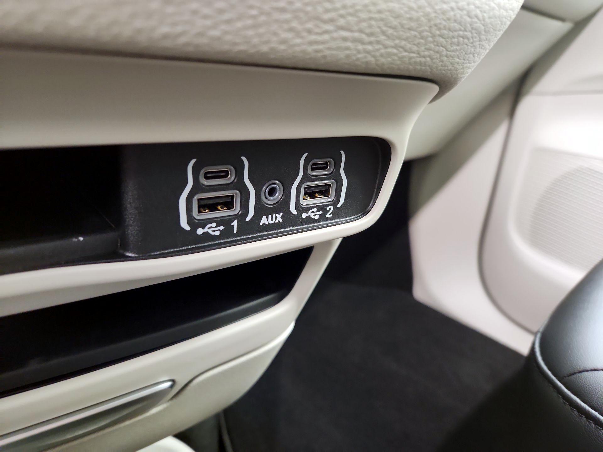 Thumbnail: 2024 Chrysler Pacifica - 19