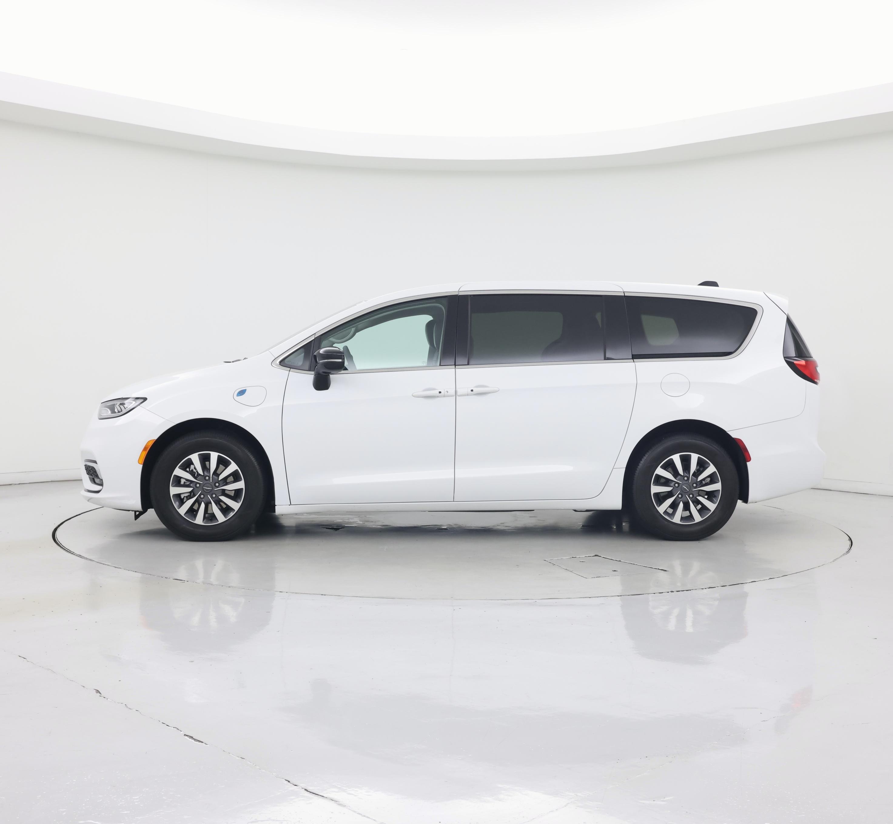 Thumbnail: 2024 Chrysler Pacifica - 3