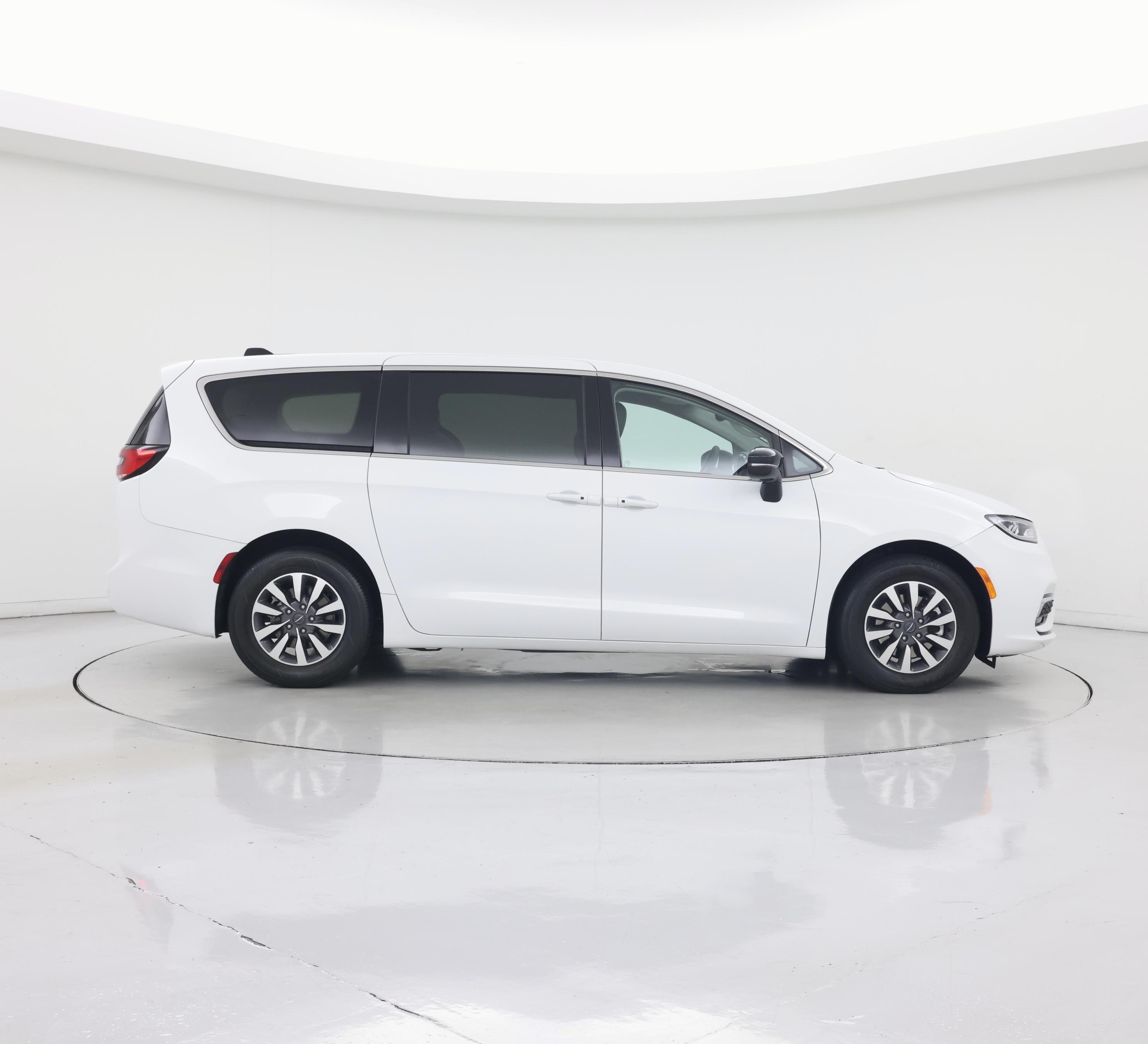 Thumbnail: 2024 Chrysler Pacifica - 7