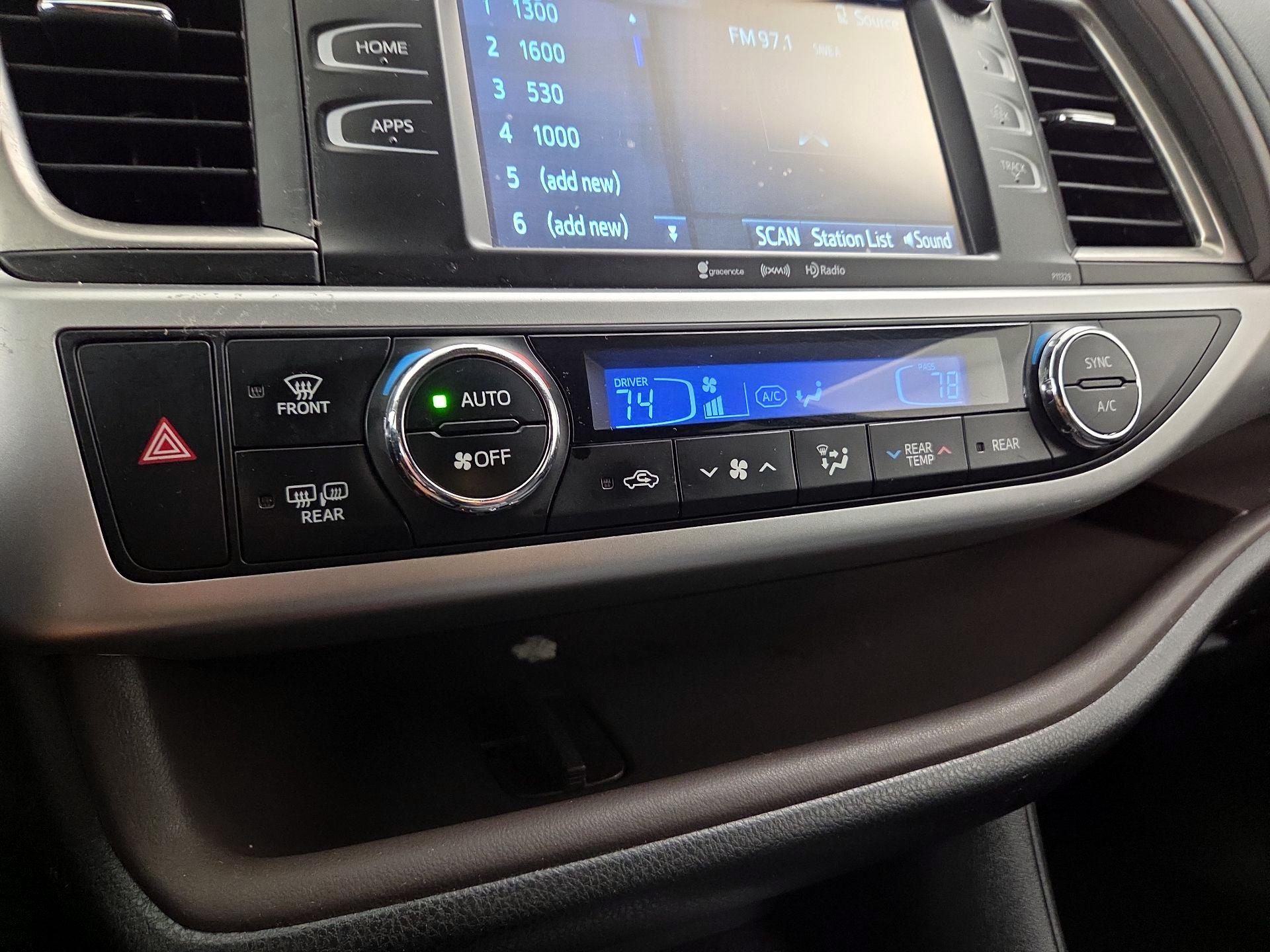 Thumbnail: 2018 Toyota Highlander - 16