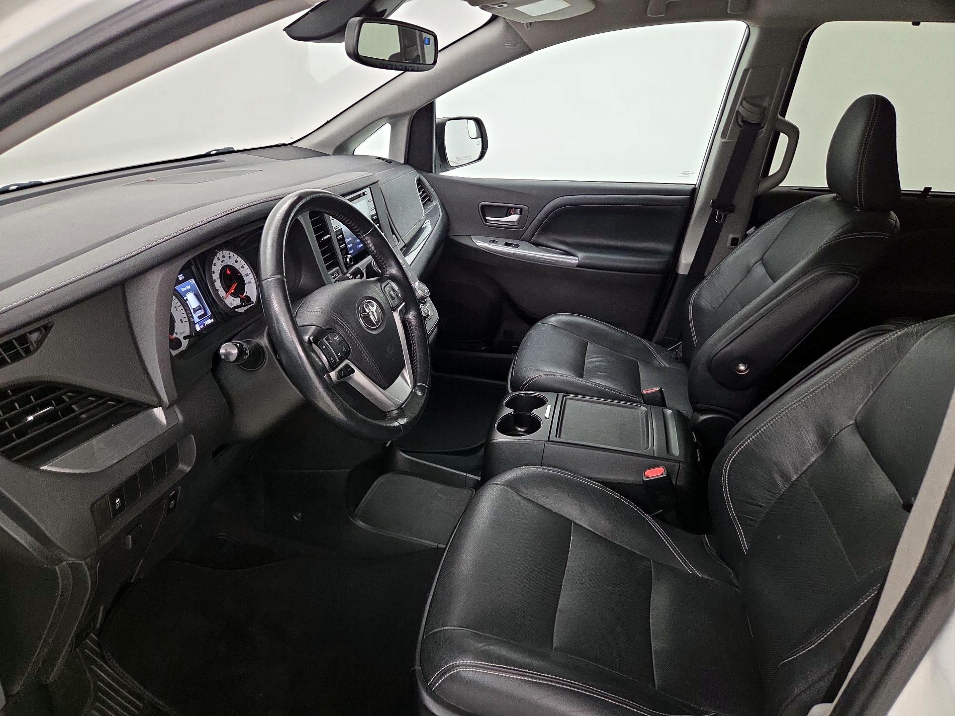 Thumbnail: 2019 Toyota Sienna - 11