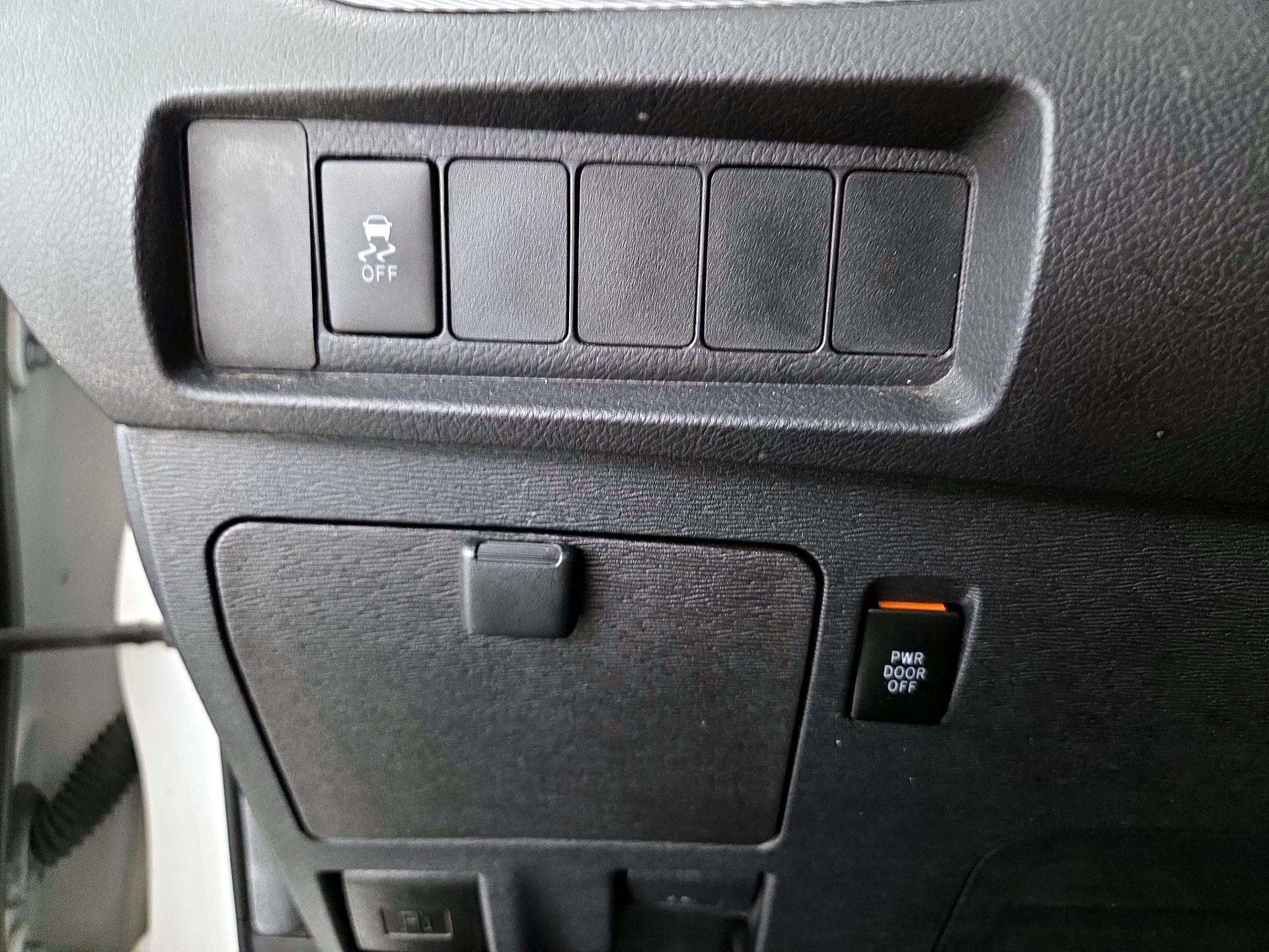 Thumbnail: 2019 Toyota Sienna - 13